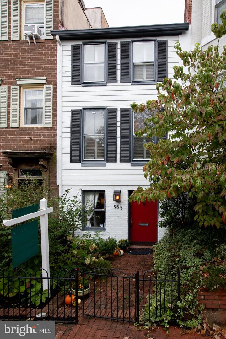 515-1/2 6TH ST SE, WASHINGTON, District Of Columbia 20003, 2 Bedrooms Bedrooms, ,1 BathroomBathrooms,Residential,For sale,515-1/2 6TH ST SE,DCDC2223778 MLS # DCDC2223778