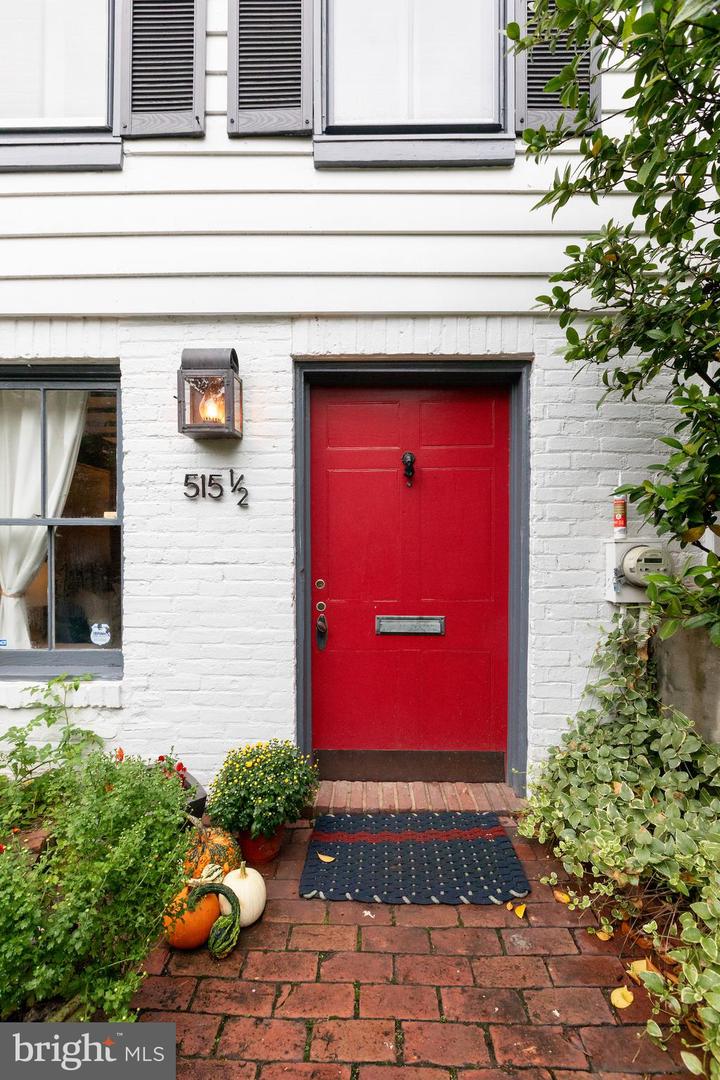 515-1/2 6TH ST SE, WASHINGTON, District Of Columbia 20003, 2 Bedrooms Bedrooms, ,1 BathroomBathrooms,Residential,For sale,515-1/2 6TH ST SE,DCDC2223778 MLS # DCDC2223778