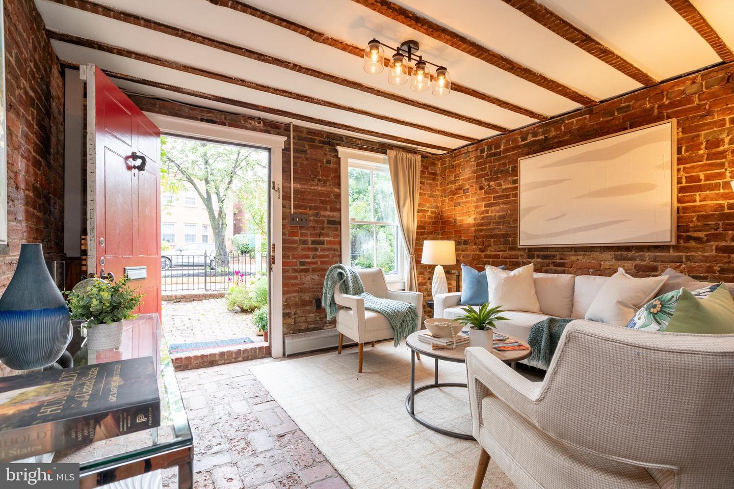 515-1/2 6TH ST SE, WASHINGTON, District Of Columbia 20003, 2 Bedrooms Bedrooms, ,1 BathroomBathrooms,Residential,For sale,515-1/2 6TH ST SE,DCDC2223778 MLS # DCDC2223778