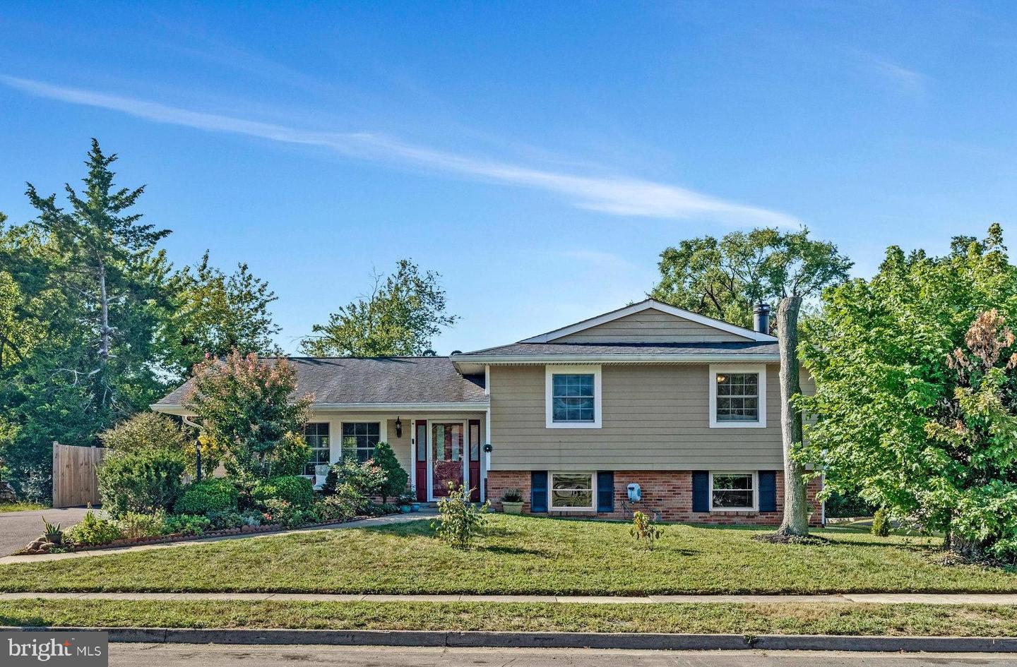 400 E POPLAR RD, STERLING, Virginia 20164, 4 Bedrooms Bedrooms, ,3 BathroomsBathrooms,Residential,For sale,400 E POPLAR RD,VALO2107452 MLS # VALO2107452