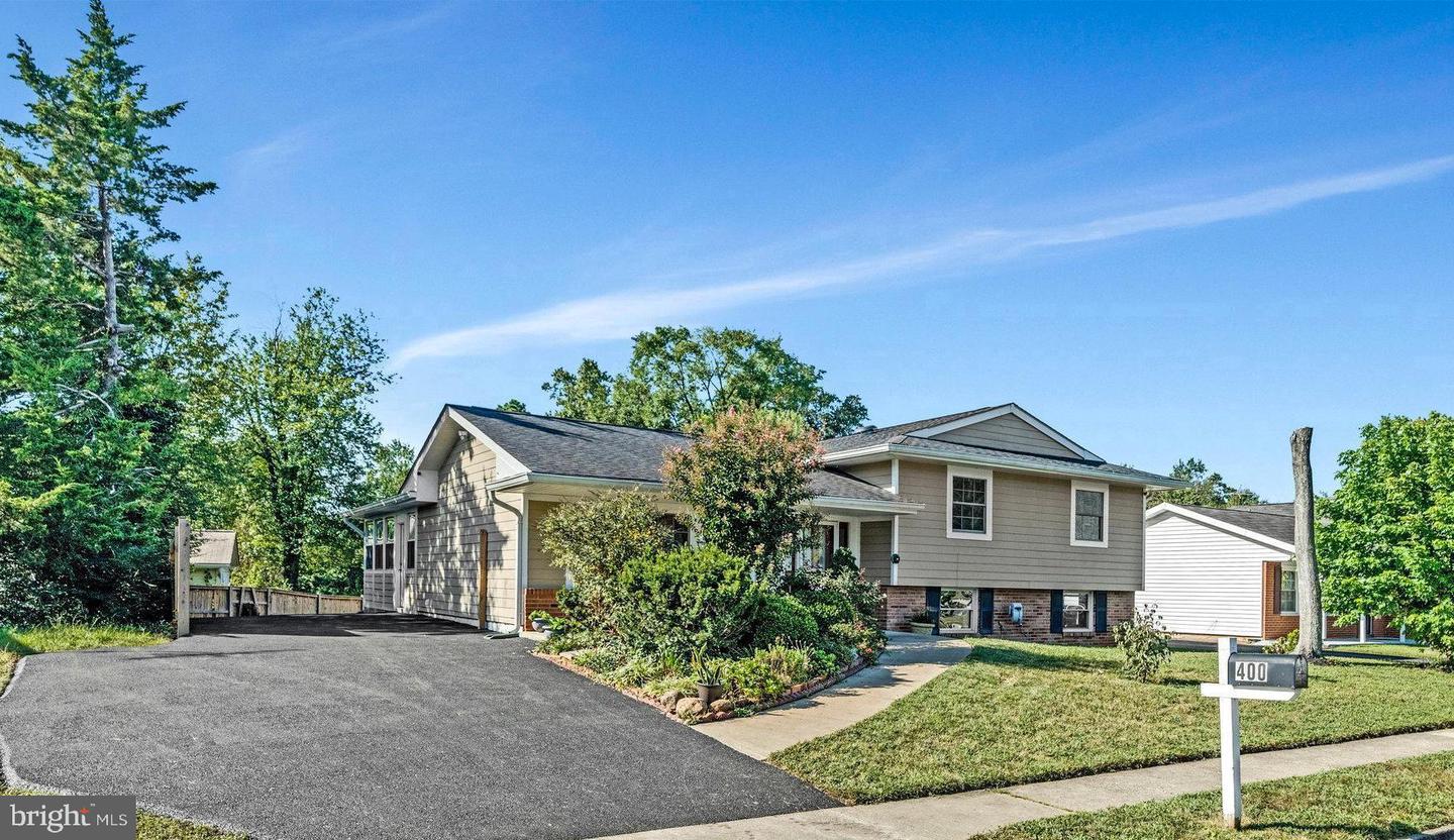400 E POPLAR RD, STERLING, Virginia 20164, 4 Bedrooms Bedrooms, ,3 BathroomsBathrooms,Residential,For sale,400 E POPLAR RD,VALO2107452 MLS # VALO2107452