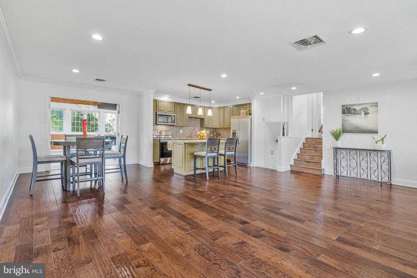 400 E POPLAR RD, STERLING, Virginia 20164, 4 Bedrooms Bedrooms, ,3 BathroomsBathrooms,Residential,For sale,400 E POPLAR RD,VALO2107452 MLS # VALO2107452