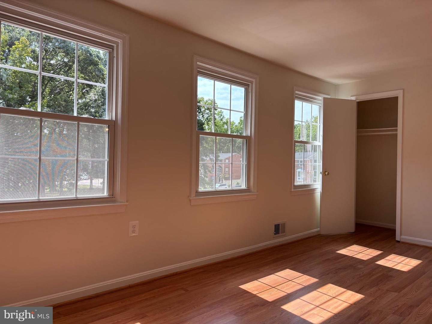 7912 CENTRAL PARK CIR, ALEXANDRIA, Virginia 22309, 4 Bedrooms Bedrooms, ,3 BathroomsBathrooms,Residential,For sale,7912 CENTRAL PARK CIR,VAFX2268942 MLS # VAFX2268942