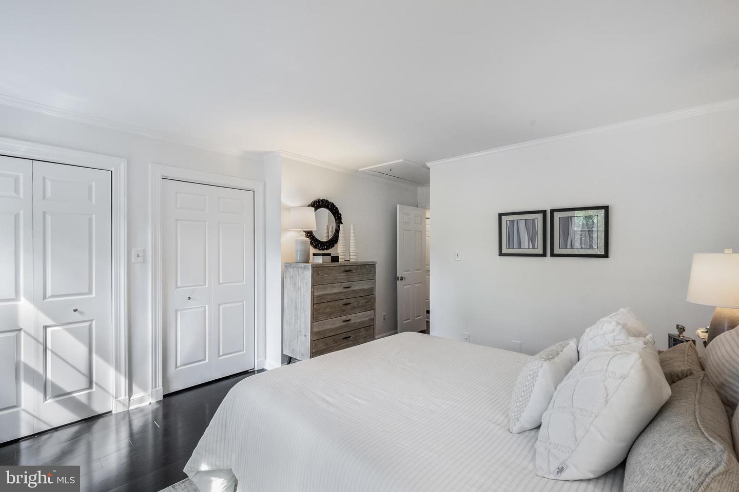 533 TOBACCO QUAY, ALEXANDRIA, Virginia 22314, 2 Bedrooms Bedrooms, ,2 BathroomsBathrooms,Residential,For sale,533 TOBACCO QUAY,VAAX2050106 MLS # VAAX2050106