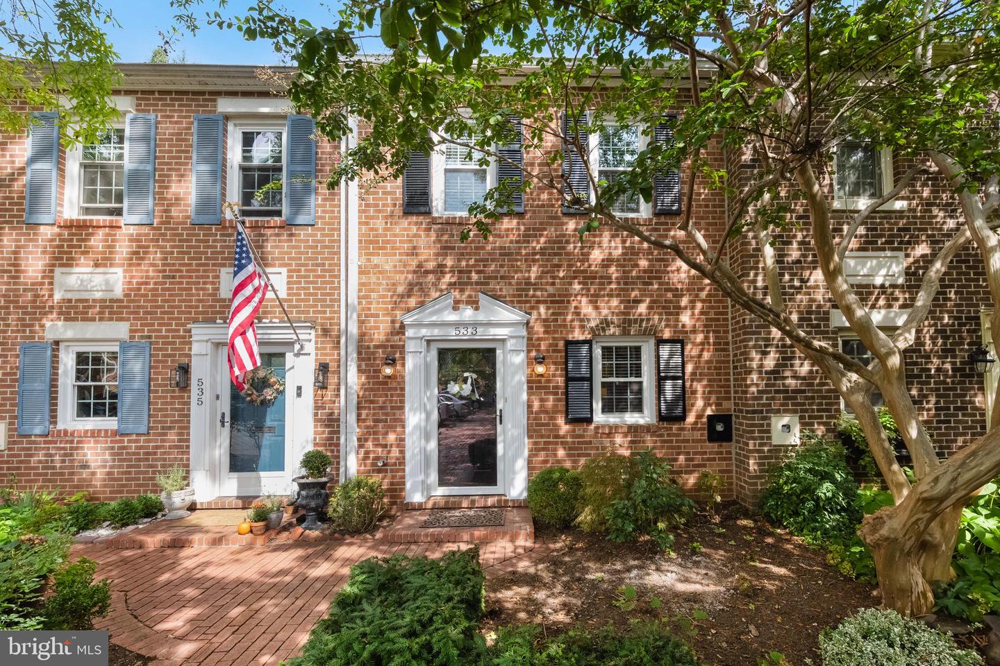 533 TOBACCO QUAY, ALEXANDRIA, Virginia 22314, 2 Bedrooms Bedrooms, ,2 BathroomsBathrooms,Residential,For sale,533 TOBACCO QUAY,VAAX2050106 MLS # VAAX2050106