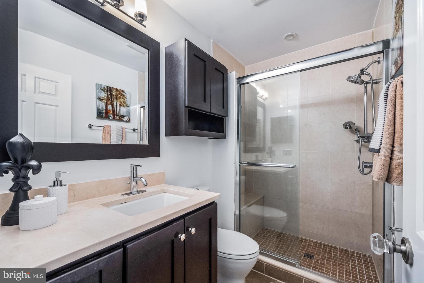 533 TOBACCO QUAY, ALEXANDRIA, Virginia 22314, 2 Bedrooms Bedrooms, ,2 BathroomsBathrooms,Residential,For sale,533 TOBACCO QUAY,VAAX2050106 MLS # VAAX2050106