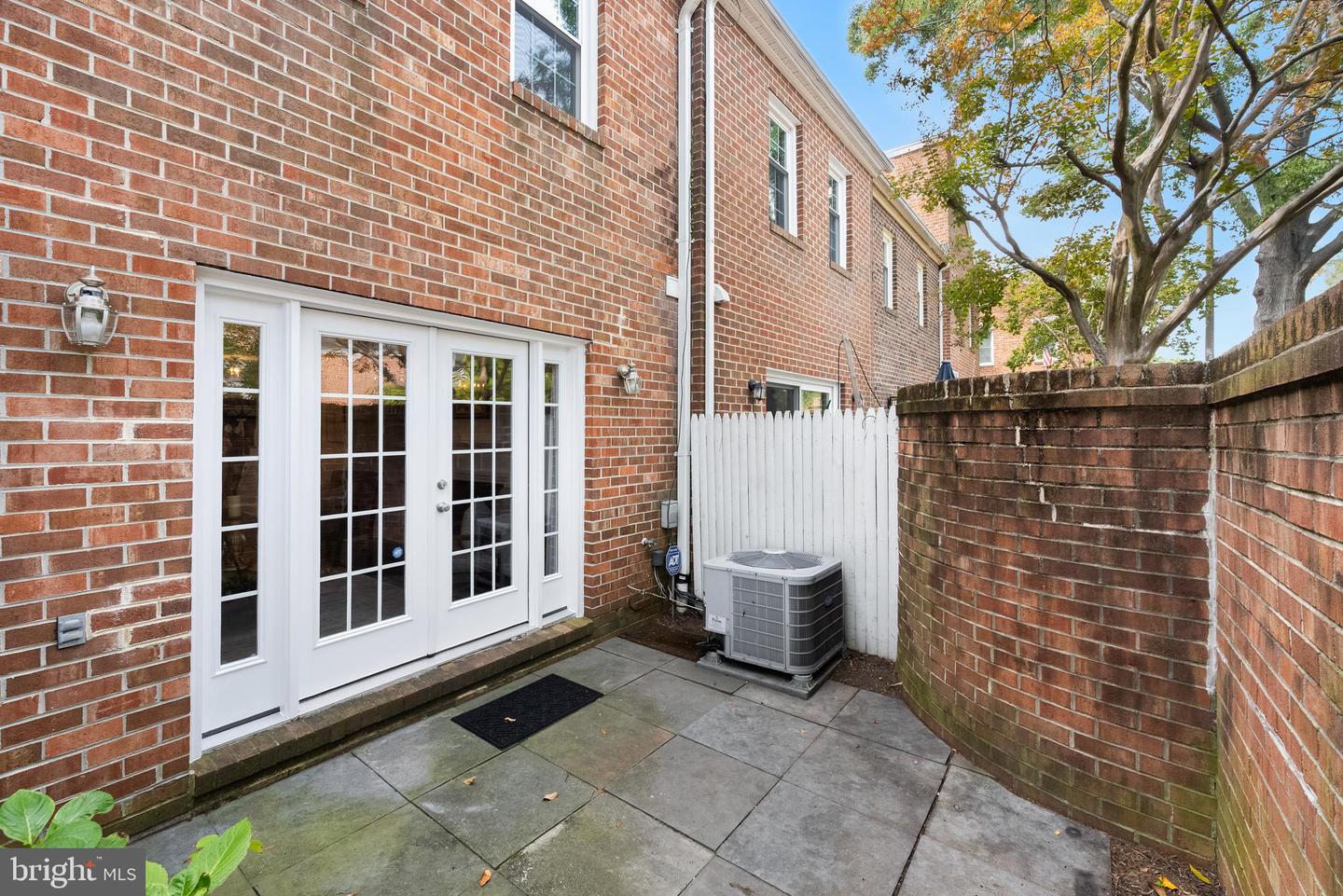 533 TOBACCO QUAY, ALEXANDRIA, Virginia 22314, 2 Bedrooms Bedrooms, ,2 BathroomsBathrooms,Residential,For sale,533 TOBACCO QUAY,VAAX2050106 MLS # VAAX2050106