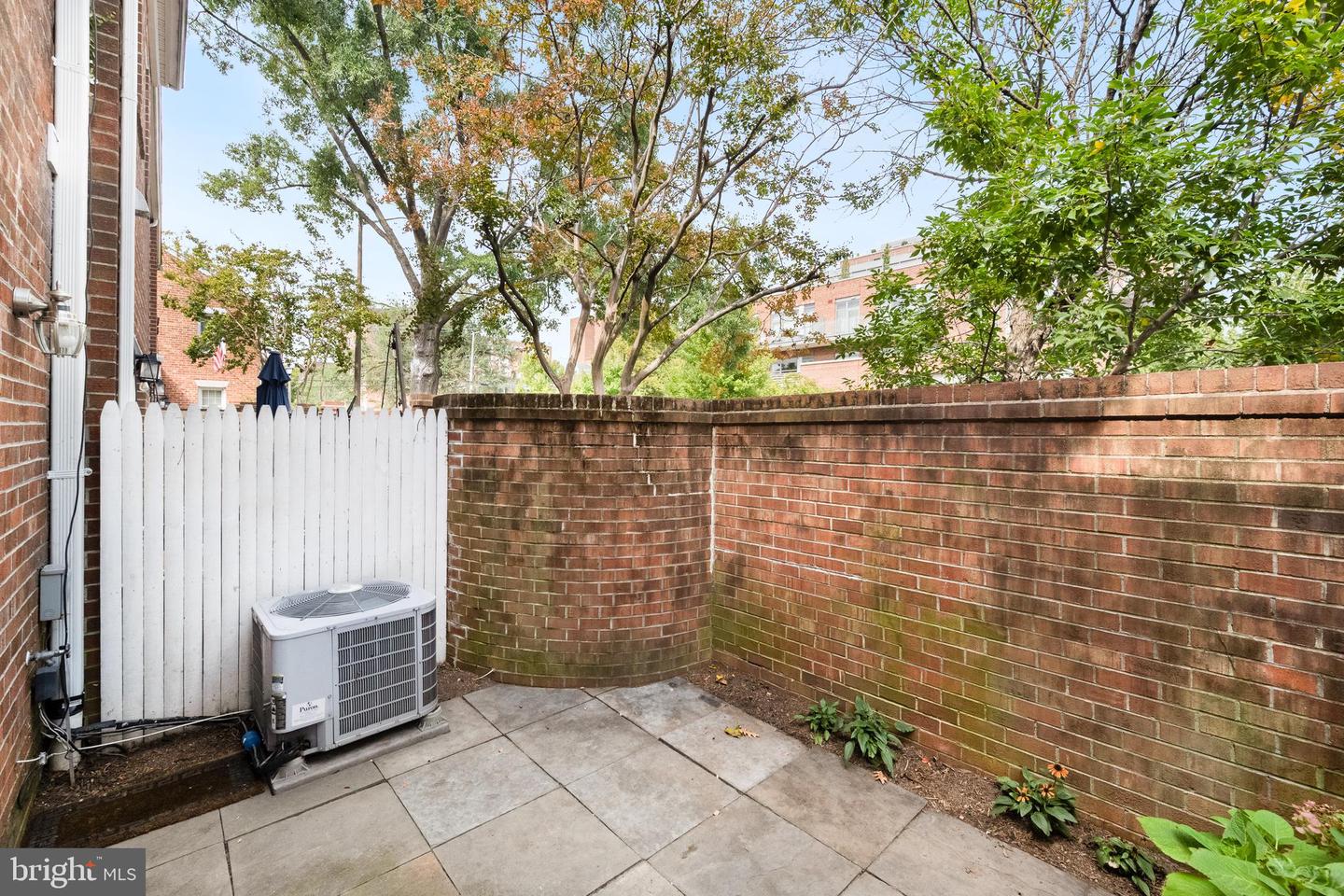 533 TOBACCO QUAY, ALEXANDRIA, Virginia 22314, 2 Bedrooms Bedrooms, ,2 BathroomsBathrooms,Residential,For sale,533 TOBACCO QUAY,VAAX2050106 MLS # VAAX2050106