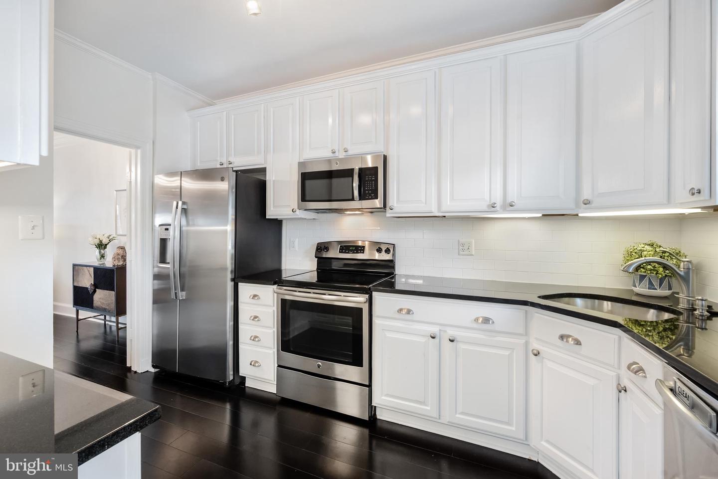 533 TOBACCO QUAY, ALEXANDRIA, Virginia 22314, 2 Bedrooms Bedrooms, ,2 BathroomsBathrooms,Residential,For sale,533 TOBACCO QUAY,VAAX2050106 MLS # VAAX2050106