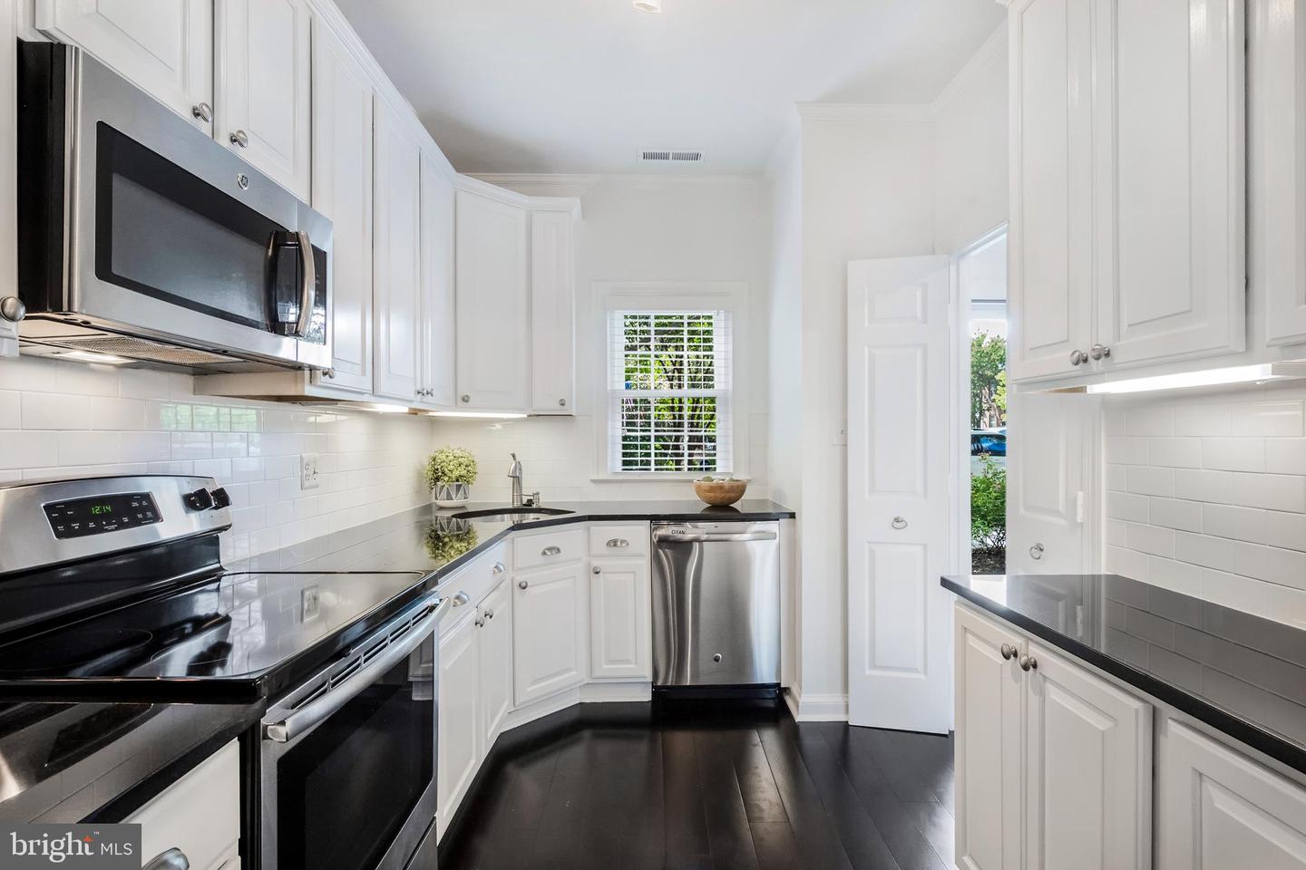 533 TOBACCO QUAY, ALEXANDRIA, Virginia 22314, 2 Bedrooms Bedrooms, ,2 BathroomsBathrooms,Residential,For sale,533 TOBACCO QUAY,VAAX2050106 MLS # VAAX2050106