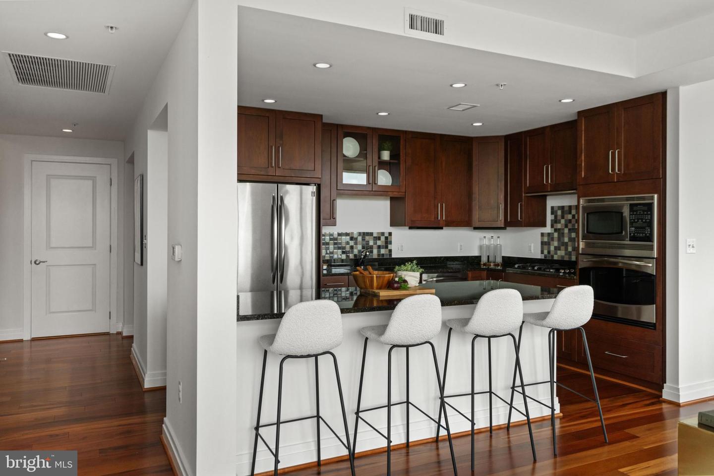 8220 CRESTWOOD HEIGHTS DR #1012, MCLEAN, Virginia 22102, 2 Bedrooms Bedrooms, ,2 BathroomsBathrooms,Residential,For sale,8220 CRESTWOOD HEIGHTS DR #1012,VAFX2269174 MLS # VAFX2269174