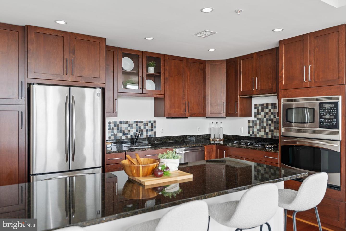 8220 CRESTWOOD HEIGHTS DR #1012, MCLEAN, Virginia 22102, 2 Bedrooms Bedrooms, ,2 BathroomsBathrooms,Residential,For sale,8220 CRESTWOOD HEIGHTS DR #1012,VAFX2269174 MLS # VAFX2269174