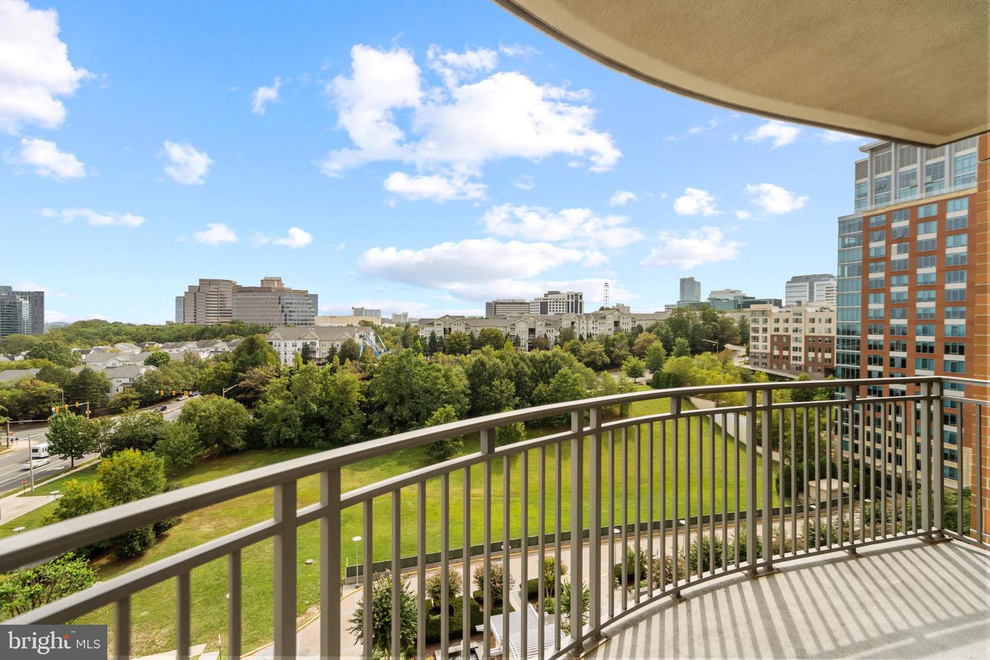 8220 CRESTWOOD HEIGHTS DR #1012, MCLEAN, Virginia 22102, 2 Bedrooms Bedrooms, ,2 BathroomsBathrooms,Residential,For sale,8220 CRESTWOOD HEIGHTS DR #1012,VAFX2269174 MLS # VAFX2269174