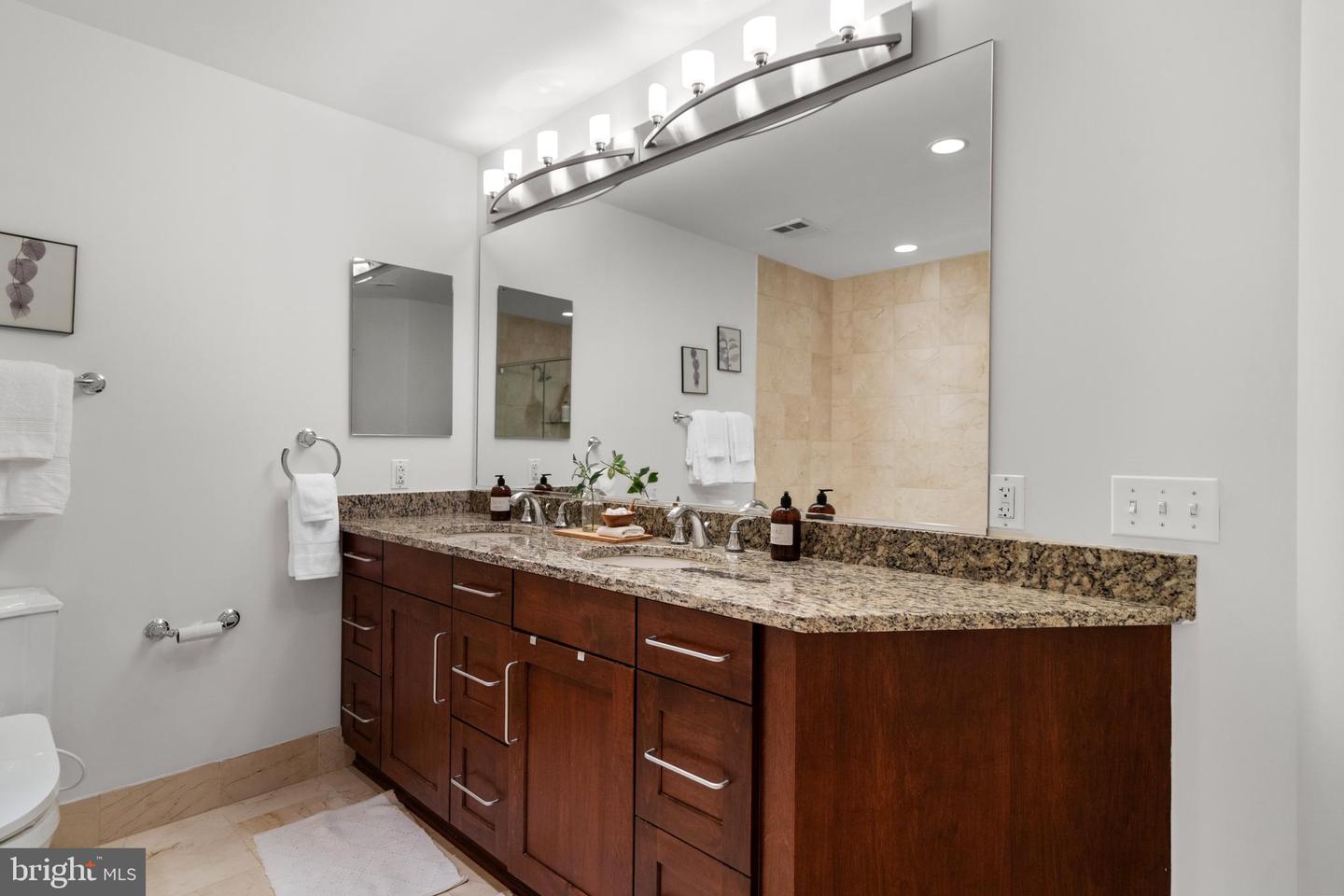 8220 CRESTWOOD HEIGHTS DR #1012, MCLEAN, Virginia 22102, 2 Bedrooms Bedrooms, ,2 BathroomsBathrooms,Residential,For sale,8220 CRESTWOOD HEIGHTS DR #1012,VAFX2269174 MLS # VAFX2269174