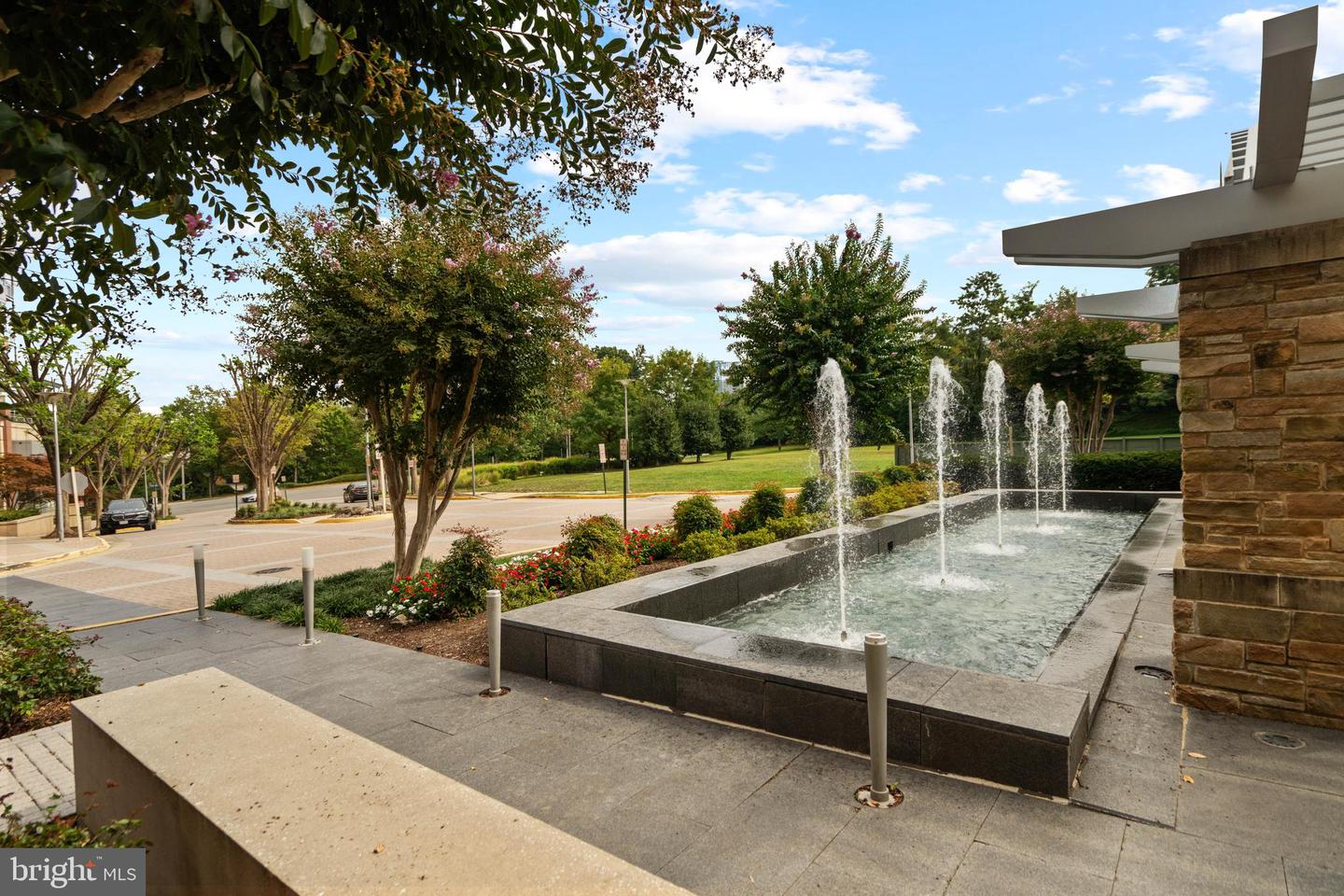 8220 CRESTWOOD HEIGHTS DR #1012, MCLEAN, Virginia 22102, 2 Bedrooms Bedrooms, ,2 BathroomsBathrooms,Residential,For sale,8220 CRESTWOOD HEIGHTS DR #1012,VAFX2269174 MLS # VAFX2269174