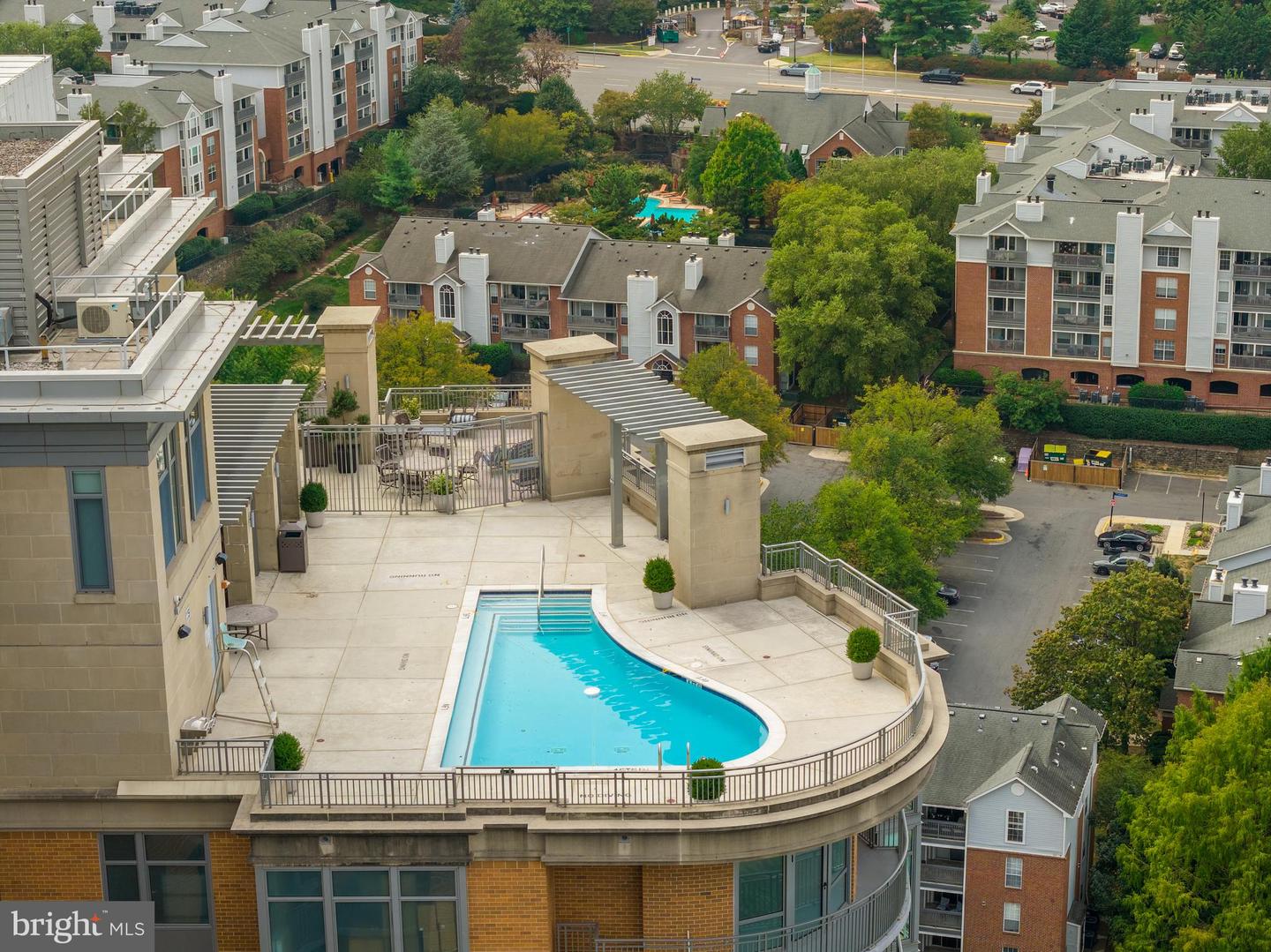 8220 CRESTWOOD HEIGHTS DR #1012, MCLEAN, Virginia 22102, 2 Bedrooms Bedrooms, ,2 BathroomsBathrooms,Residential,For sale,8220 CRESTWOOD HEIGHTS DR #1012,VAFX2269174 MLS # VAFX2269174