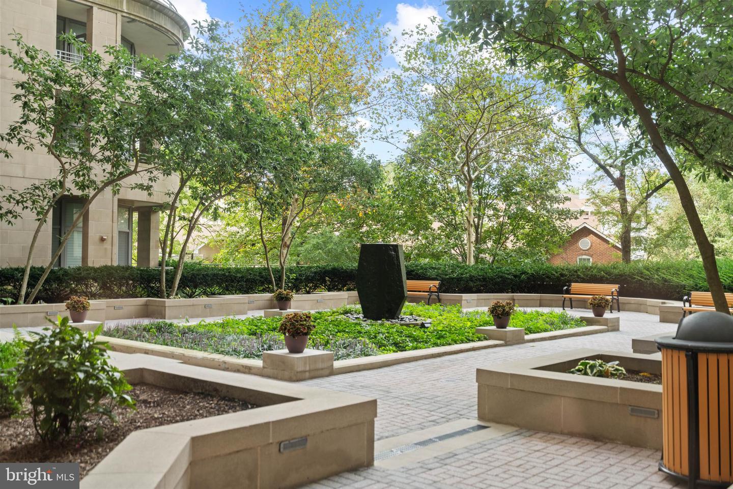 8220 CRESTWOOD HEIGHTS DR #1012, MCLEAN, Virginia 22102, 2 Bedrooms Bedrooms, ,2 BathroomsBathrooms,Residential,For sale,8220 CRESTWOOD HEIGHTS DR #1012,VAFX2269174 MLS # VAFX2269174