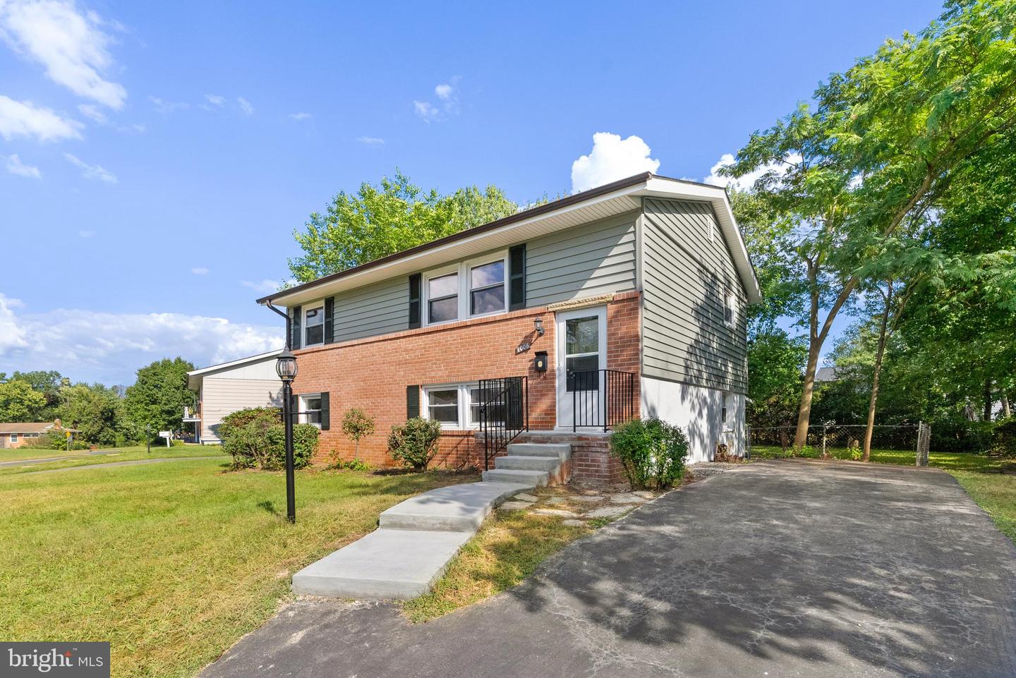 1006 S IRONWOOD RD, STERLING, Virginia 20164, 4 Bedrooms Bedrooms, ,2 BathroomsBathrooms,Residential,For sale,1006 S IRONWOOD RD,VALO2107618 MLS # VALO2107618