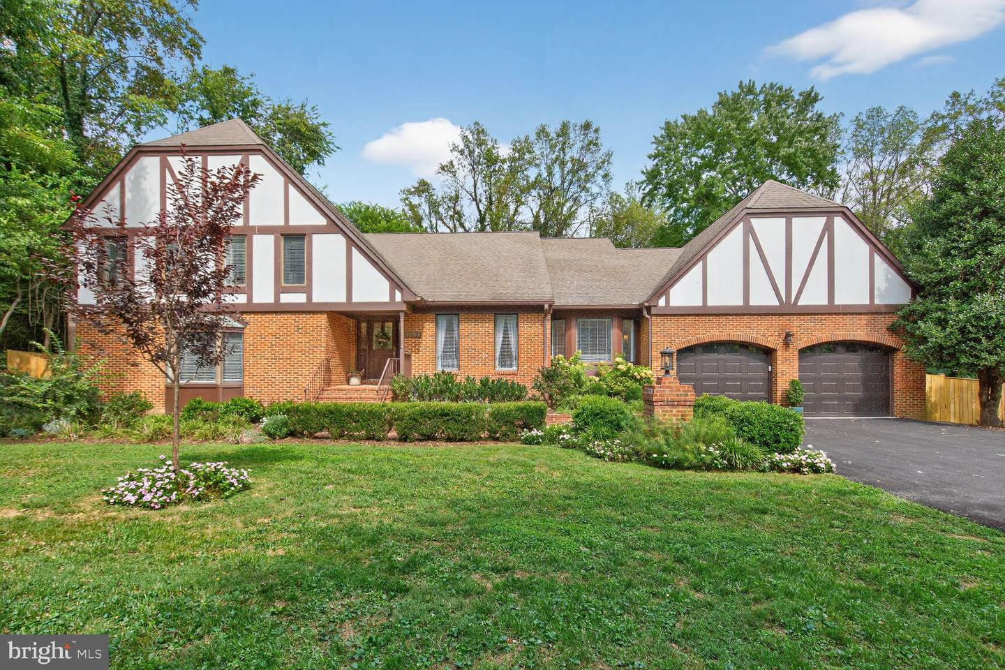7054 IDYLWOOD RD, FALLS CHURCH, Virginia 22043, 5 Bedrooms Bedrooms, ,4 BathroomsBathrooms,Residential,For sale,7054 IDYLWOOD RD,VAFX2268990 MLS # VAFX2268990