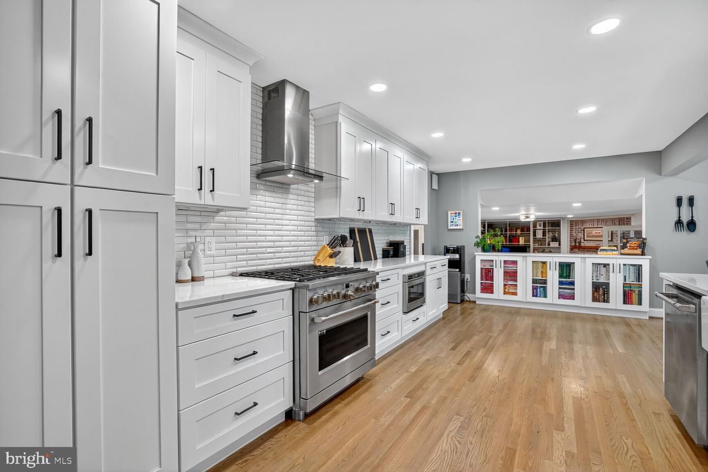7054 IDYLWOOD RD, FALLS CHURCH, Virginia 22043, 5 Bedrooms Bedrooms, ,4 BathroomsBathrooms,Residential,For sale,7054 IDYLWOOD RD,VAFX2268990 MLS # VAFX2268990