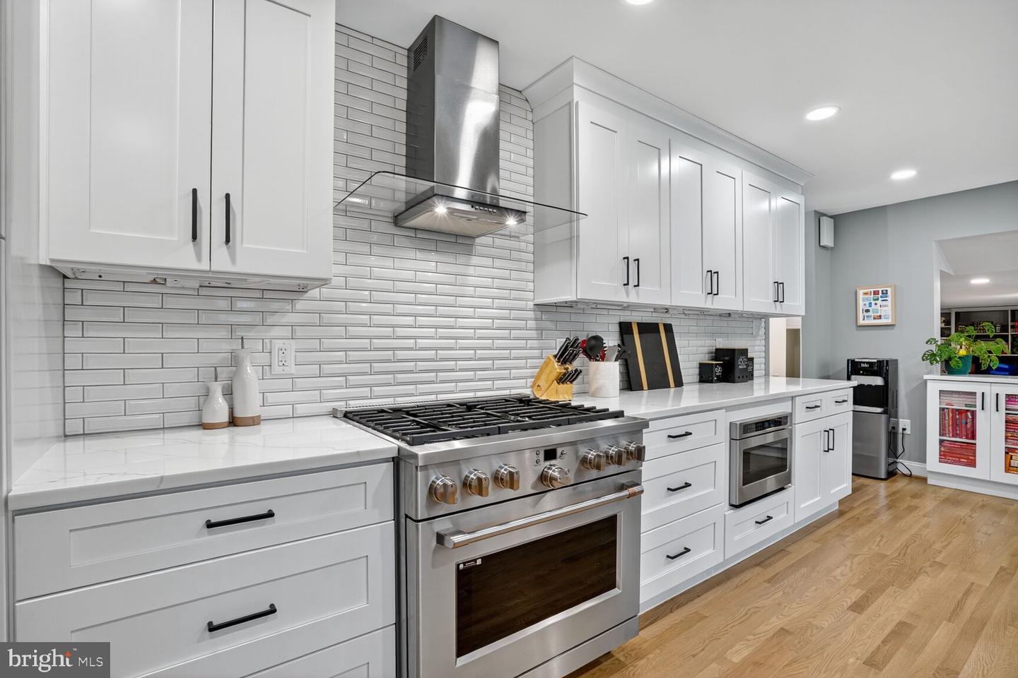 7054 IDYLWOOD RD, FALLS CHURCH, Virginia 22043, 5 Bedrooms Bedrooms, ,4 BathroomsBathrooms,Residential,For sale,7054 IDYLWOOD RD,VAFX2268990 MLS # VAFX2268990