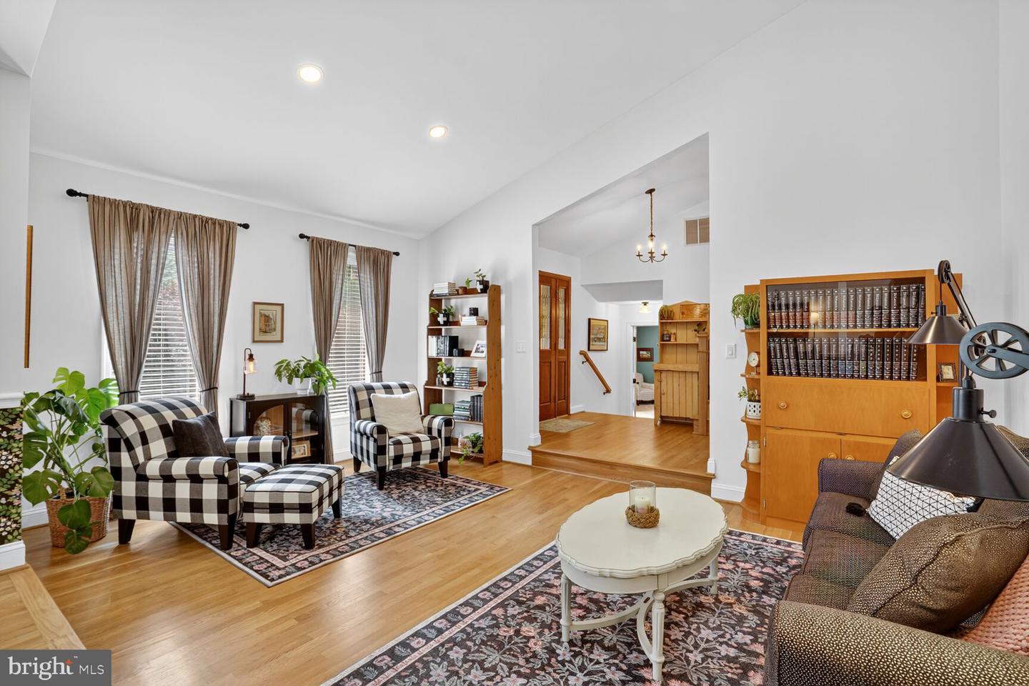 7054 IDYLWOOD RD, FALLS CHURCH, Virginia 22043, 5 Bedrooms Bedrooms, ,4 BathroomsBathrooms,Residential,For sale,7054 IDYLWOOD RD,VAFX2268990 MLS # VAFX2268990