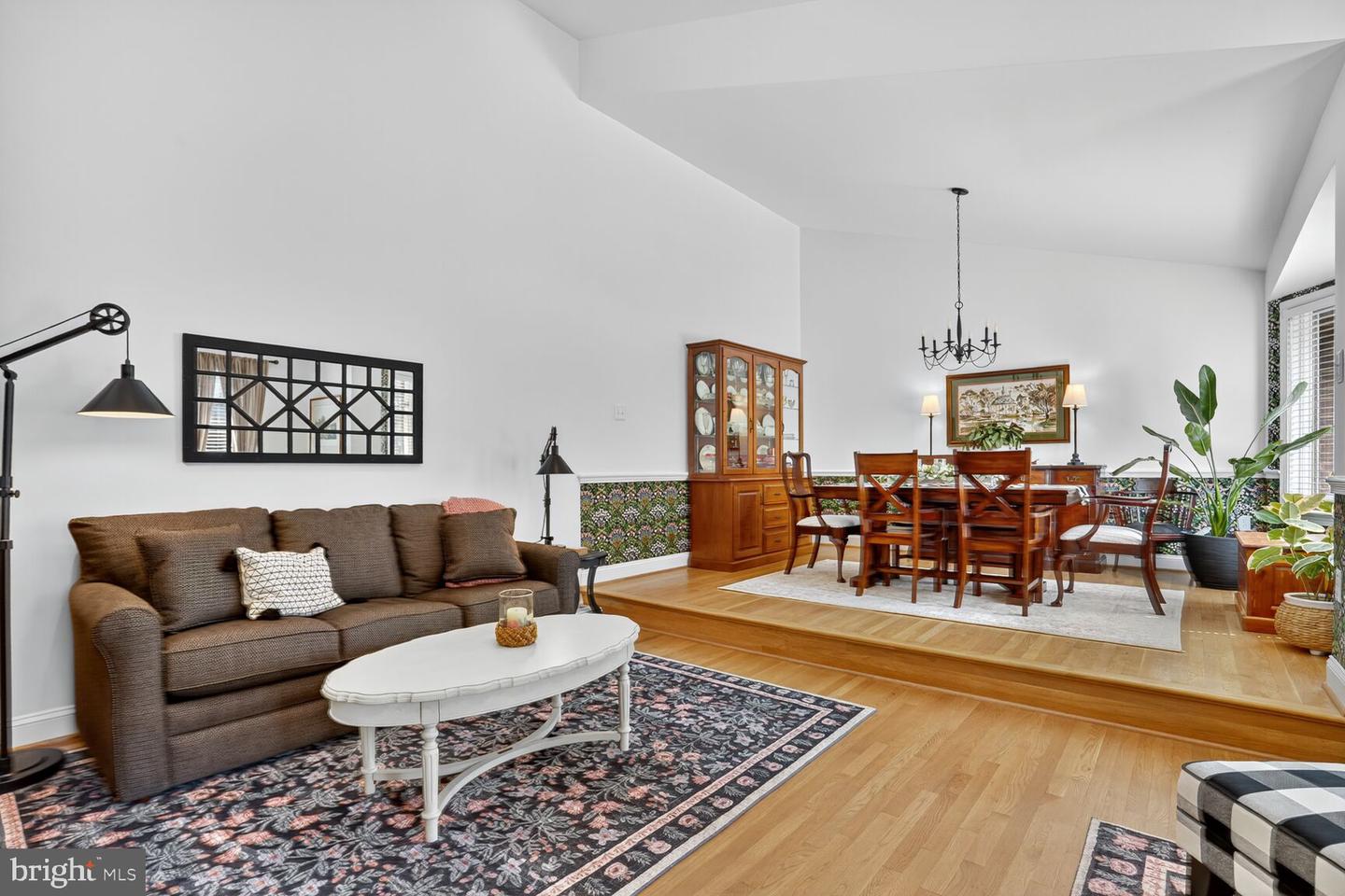 7054 IDYLWOOD RD, FALLS CHURCH, Virginia 22043, 5 Bedrooms Bedrooms, ,4 BathroomsBathrooms,Residential,For sale,7054 IDYLWOOD RD,VAFX2268990 MLS # VAFX2268990