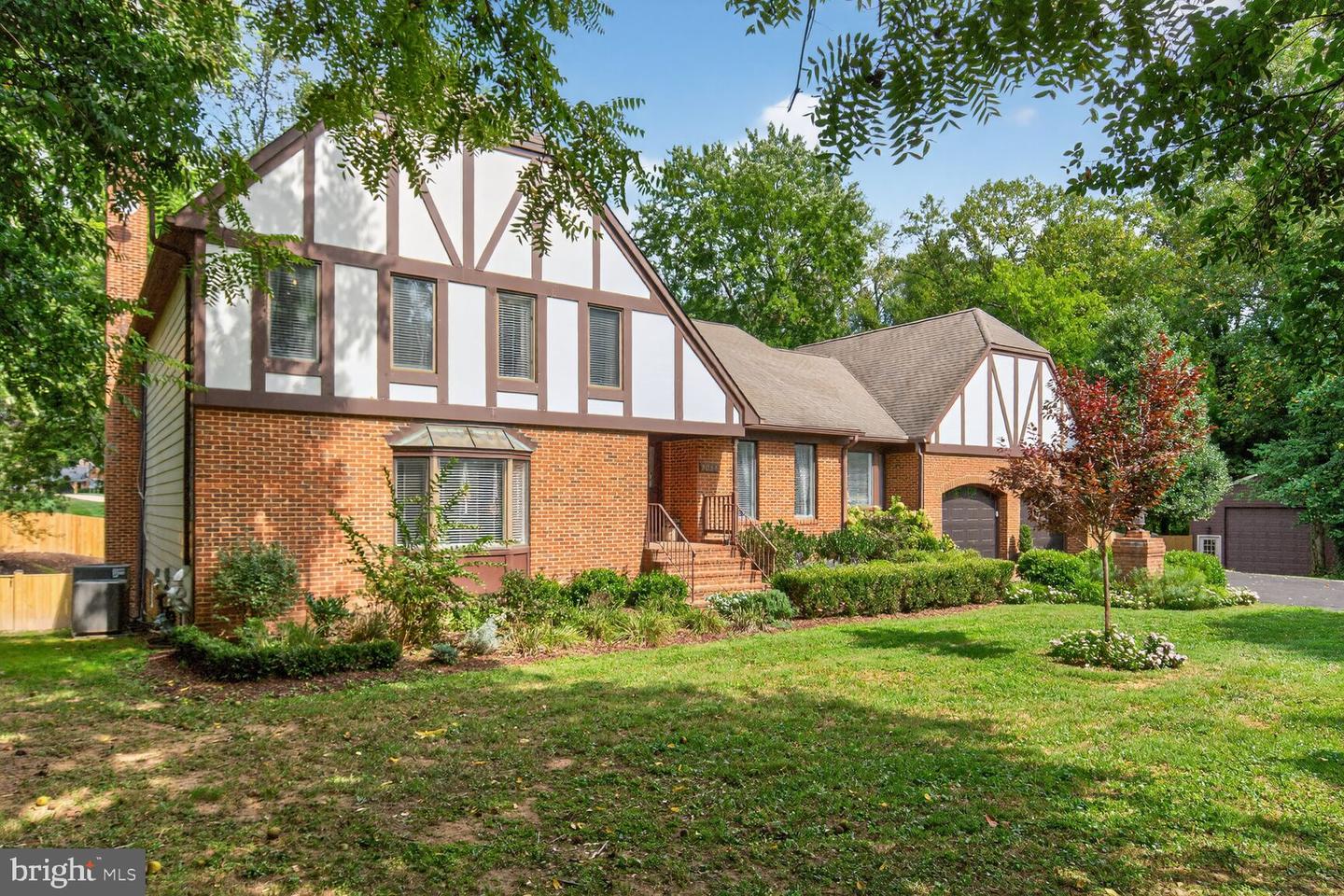 7054 IDYLWOOD RD, FALLS CHURCH, Virginia 22043, 5 Bedrooms Bedrooms, ,4 BathroomsBathrooms,Residential,For sale,7054 IDYLWOOD RD,VAFX2268990 MLS # VAFX2268990