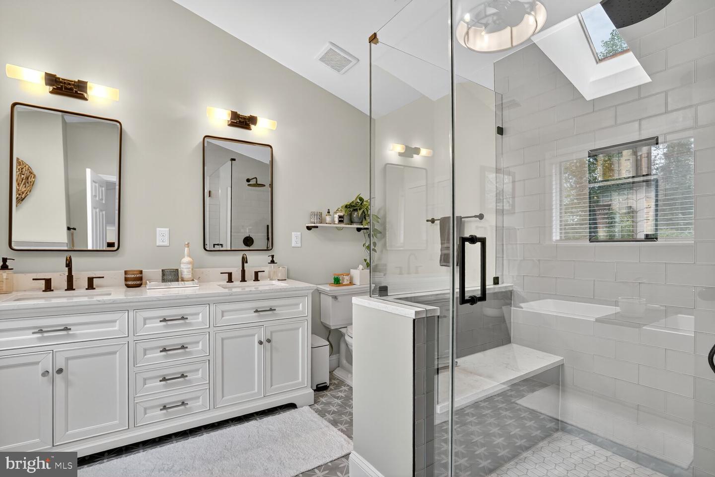 7054 IDYLWOOD RD, FALLS CHURCH, Virginia 22043, 5 Bedrooms Bedrooms, ,4 BathroomsBathrooms,Residential,For sale,7054 IDYLWOOD RD,VAFX2268990 MLS # VAFX2268990