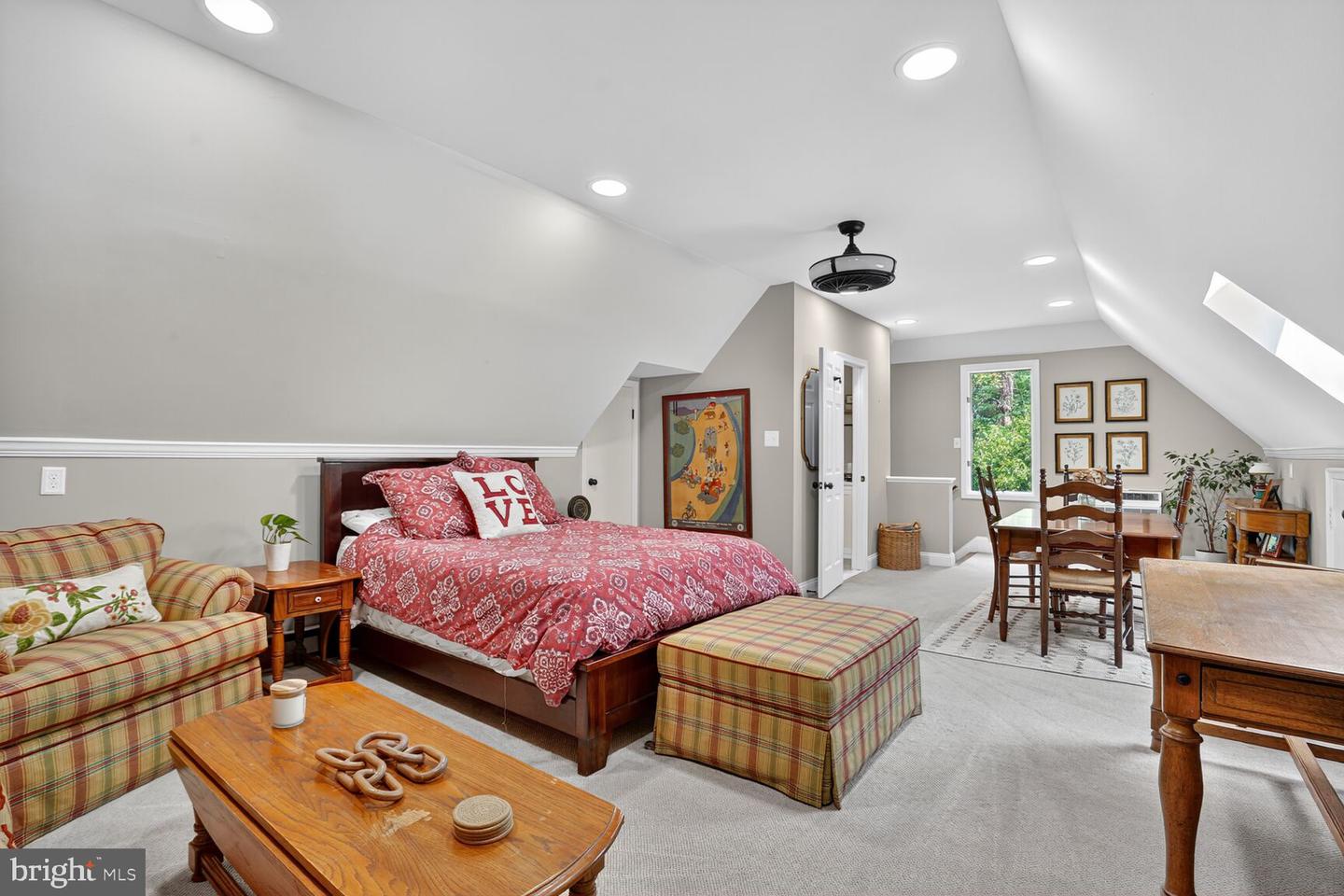 7054 IDYLWOOD RD, FALLS CHURCH, Virginia 22043, 5 Bedrooms Bedrooms, ,4 BathroomsBathrooms,Residential,For sale,7054 IDYLWOOD RD,VAFX2268990 MLS # VAFX2268990