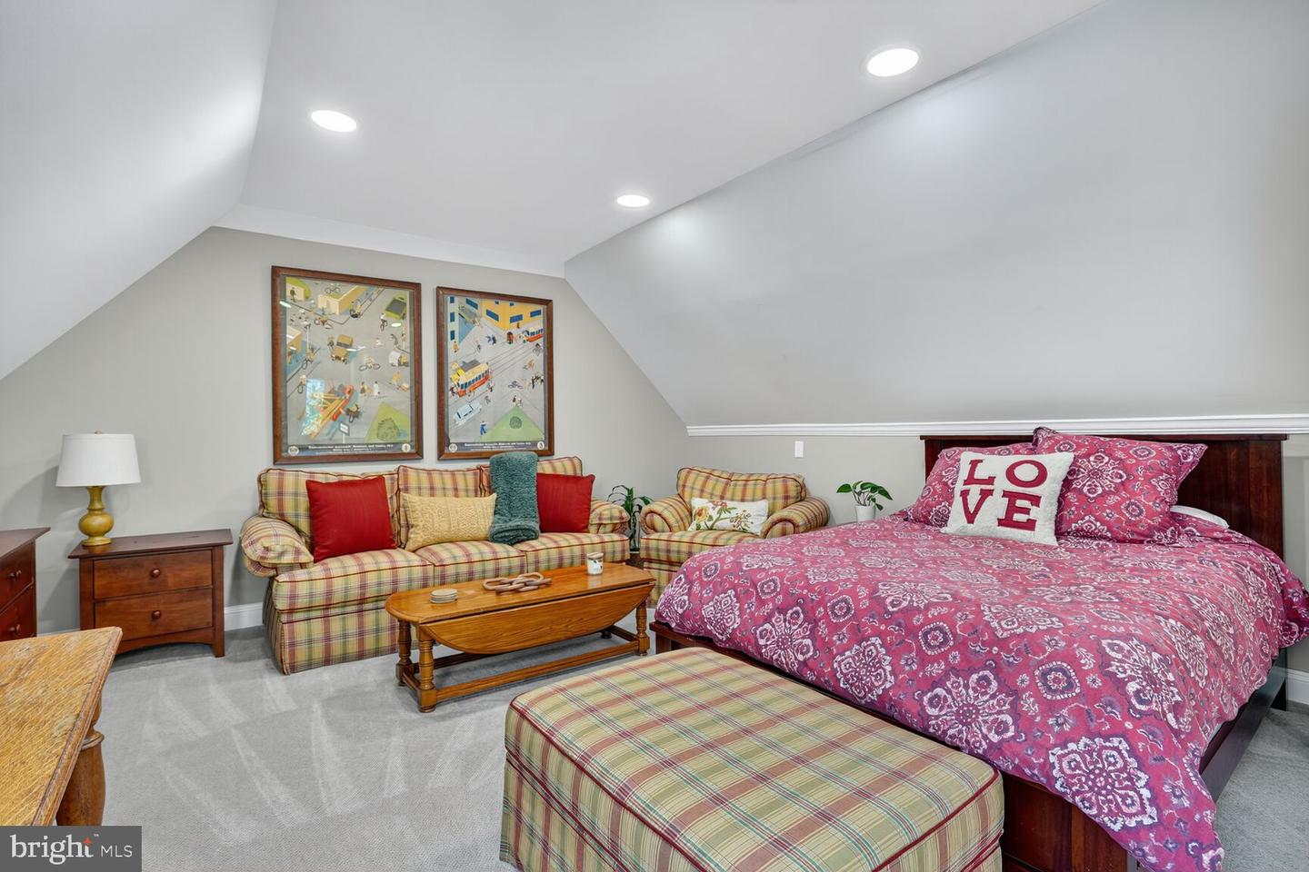 7054 IDYLWOOD RD, FALLS CHURCH, Virginia 22043, 5 Bedrooms Bedrooms, ,4 BathroomsBathrooms,Residential,For sale,7054 IDYLWOOD RD,VAFX2268990 MLS # VAFX2268990