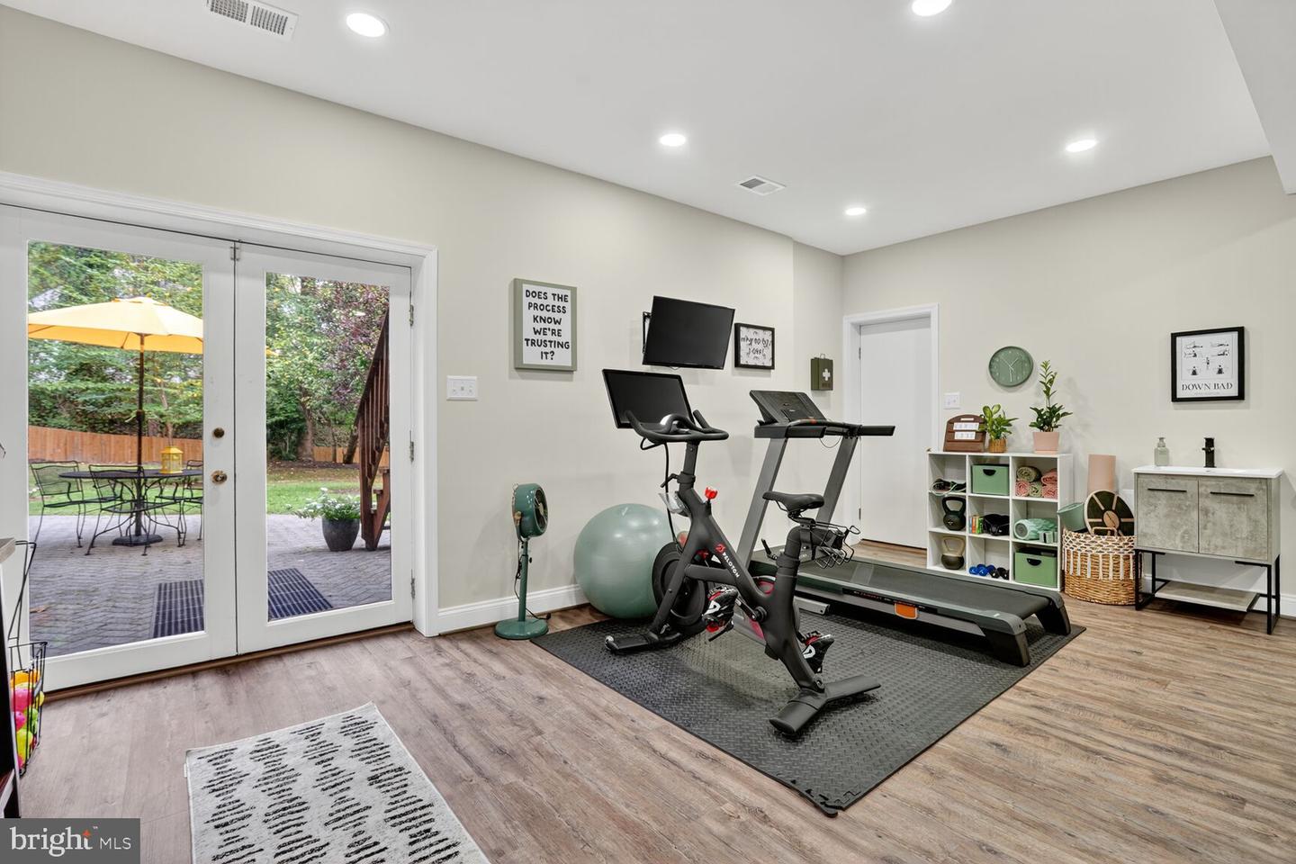 7054 IDYLWOOD RD, FALLS CHURCH, Virginia 22043, 5 Bedrooms Bedrooms, ,4 BathroomsBathrooms,Residential,For sale,7054 IDYLWOOD RD,VAFX2268990 MLS # VAFX2268990