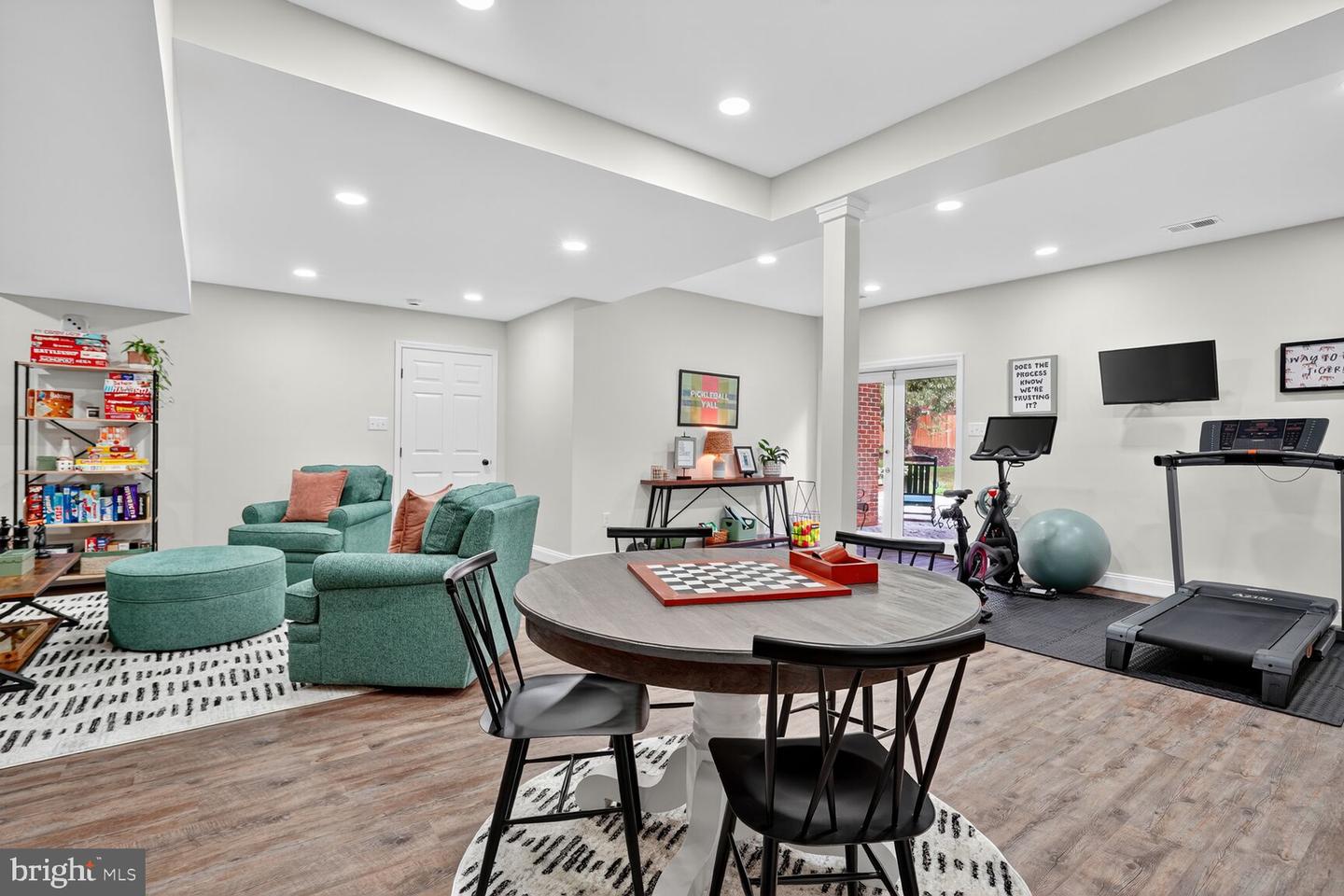 7054 IDYLWOOD RD, FALLS CHURCH, Virginia 22043, 5 Bedrooms Bedrooms, ,4 BathroomsBathrooms,Residential,For sale,7054 IDYLWOOD RD,VAFX2268990 MLS # VAFX2268990