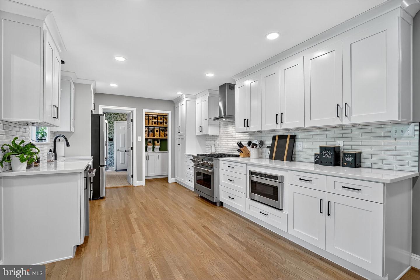 7054 IDYLWOOD RD, FALLS CHURCH, Virginia 22043, 5 Bedrooms Bedrooms, ,4 BathroomsBathrooms,Residential,For sale,7054 IDYLWOOD RD,VAFX2268990 MLS # VAFX2268990