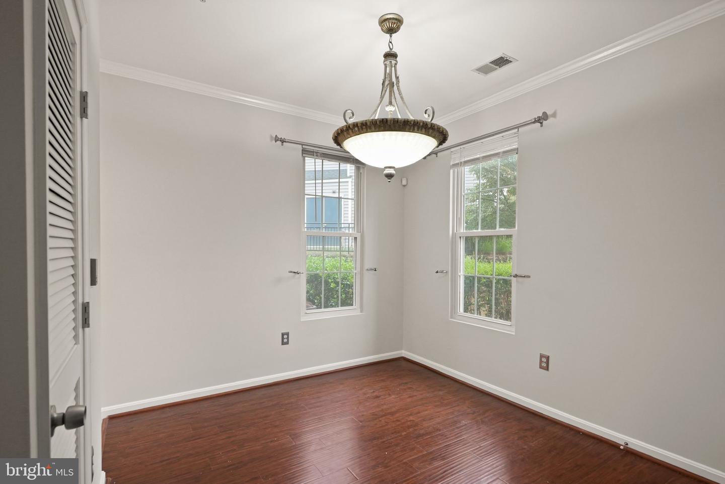 46608 DRYSDALE TER #101, STERLING, Virginia 20165, 2 Bedrooms Bedrooms, ,2 BathroomsBathrooms,Residential,For sale,46608 DRYSDALE TER #101,VALO2107504 MLS # VALO2107504
