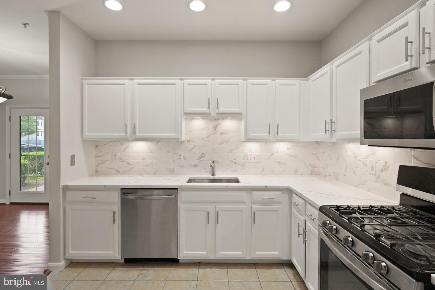 46608 DRYSDALE TER #101, STERLING, Virginia 20165, 2 Bedrooms Bedrooms, ,2 BathroomsBathrooms,Residential,For sale,46608 DRYSDALE TER #101,VALO2107504 MLS # VALO2107504