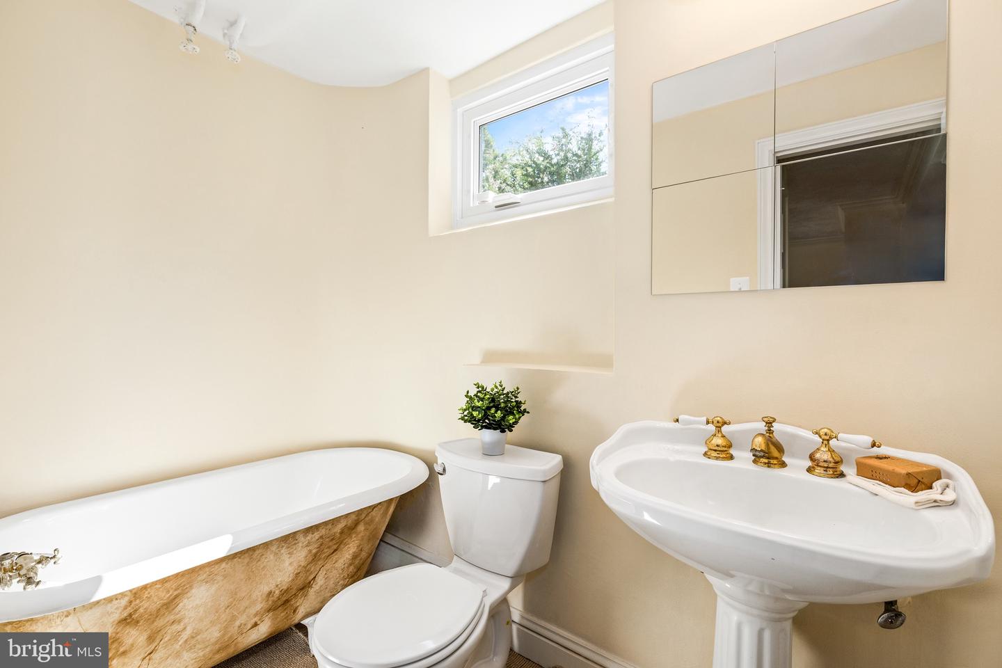 5058 SEDGWICK ST NW, WASHINGTON, District Of Columbia 20016, 5 Bedrooms Bedrooms, ,4 BathroomsBathrooms,Residential,For sale,5058 SEDGWICK ST NW,DCDC2223938 MLS # DCDC2223938