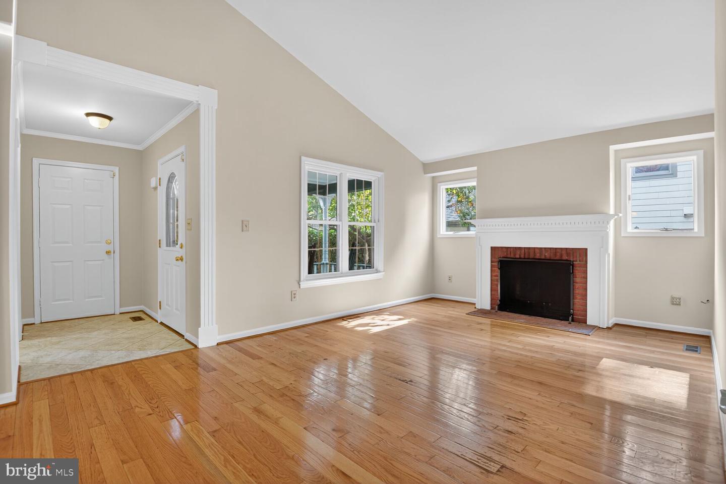 332 LOUDOUN ST SW, LEESBURG, Virginia 20175, 3 Bedrooms Bedrooms, ,3 BathroomsBathrooms,Residential,For sale,332 LOUDOUN ST SW,VALO2107530 MLS # VALO2107530