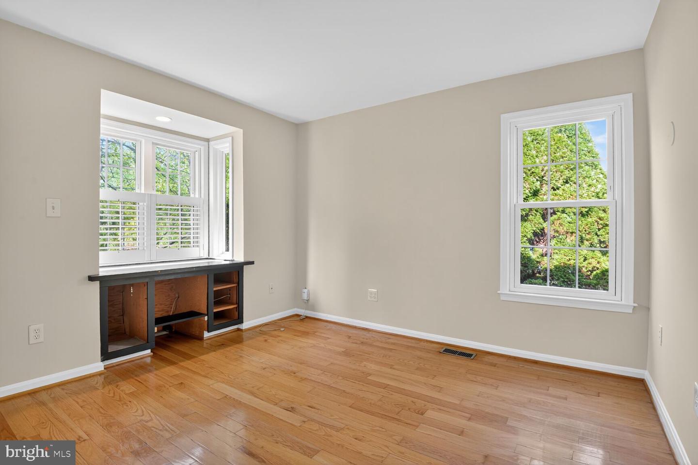 332 LOUDOUN ST SW, LEESBURG, Virginia 20175, 3 Bedrooms Bedrooms, ,3 BathroomsBathrooms,Residential,For sale,332 LOUDOUN ST SW,VALO2107530 MLS # VALO2107530