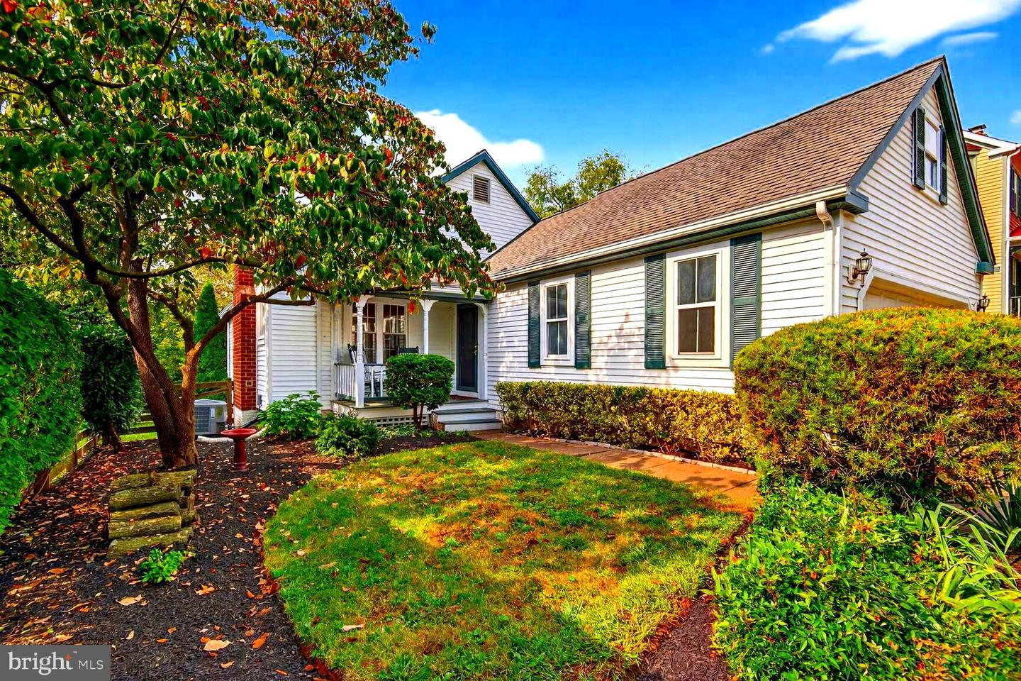 332 LOUDOUN ST SW, LEESBURG, Virginia 20175, 3 Bedrooms Bedrooms, ,3 BathroomsBathrooms,Residential,For sale,332 LOUDOUN ST SW,VALO2107530 MLS # VALO2107530