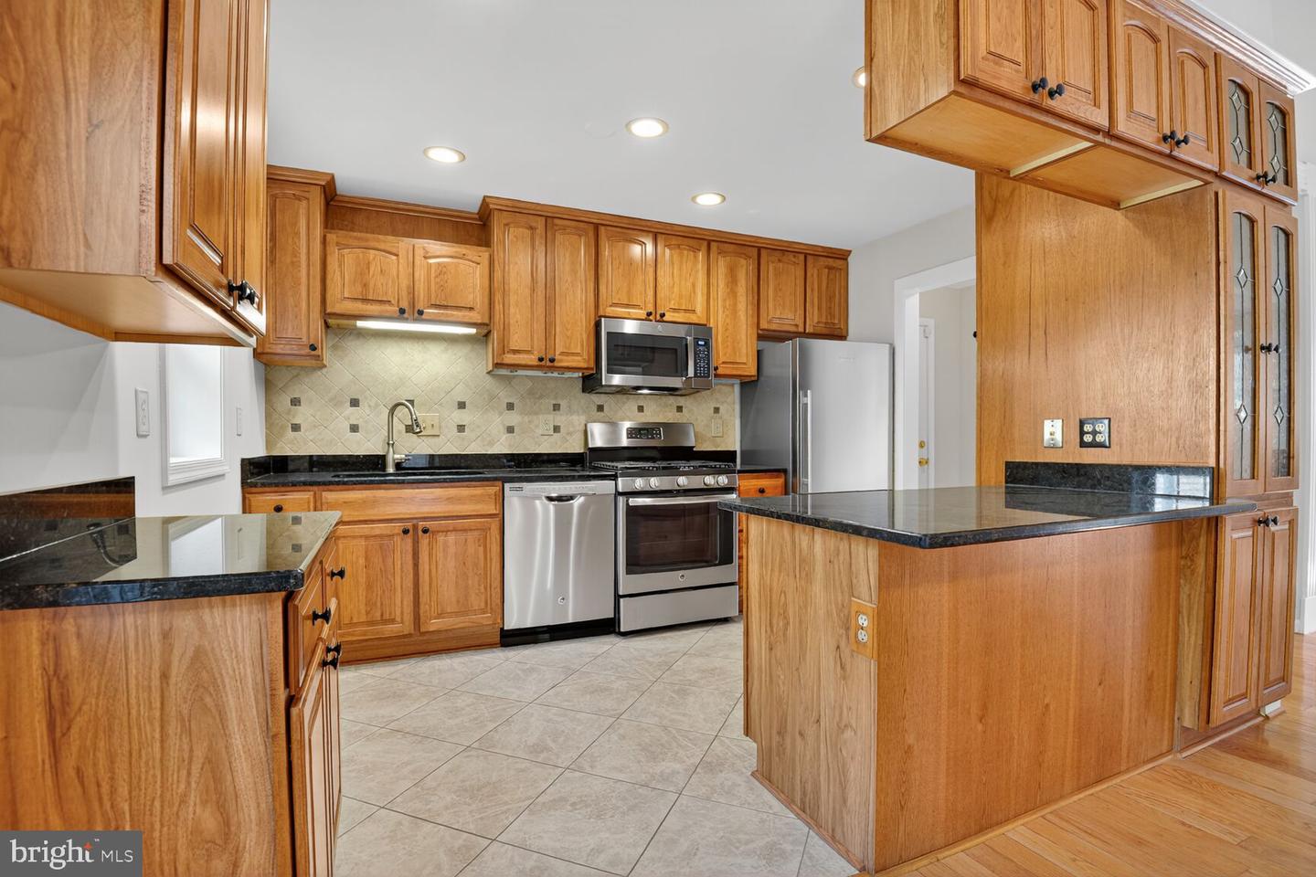 332 LOUDOUN ST SW, LEESBURG, Virginia 20175, 3 Bedrooms Bedrooms, ,3 BathroomsBathrooms,Residential,For sale,332 LOUDOUN ST SW,VALO2107530 MLS # VALO2107530