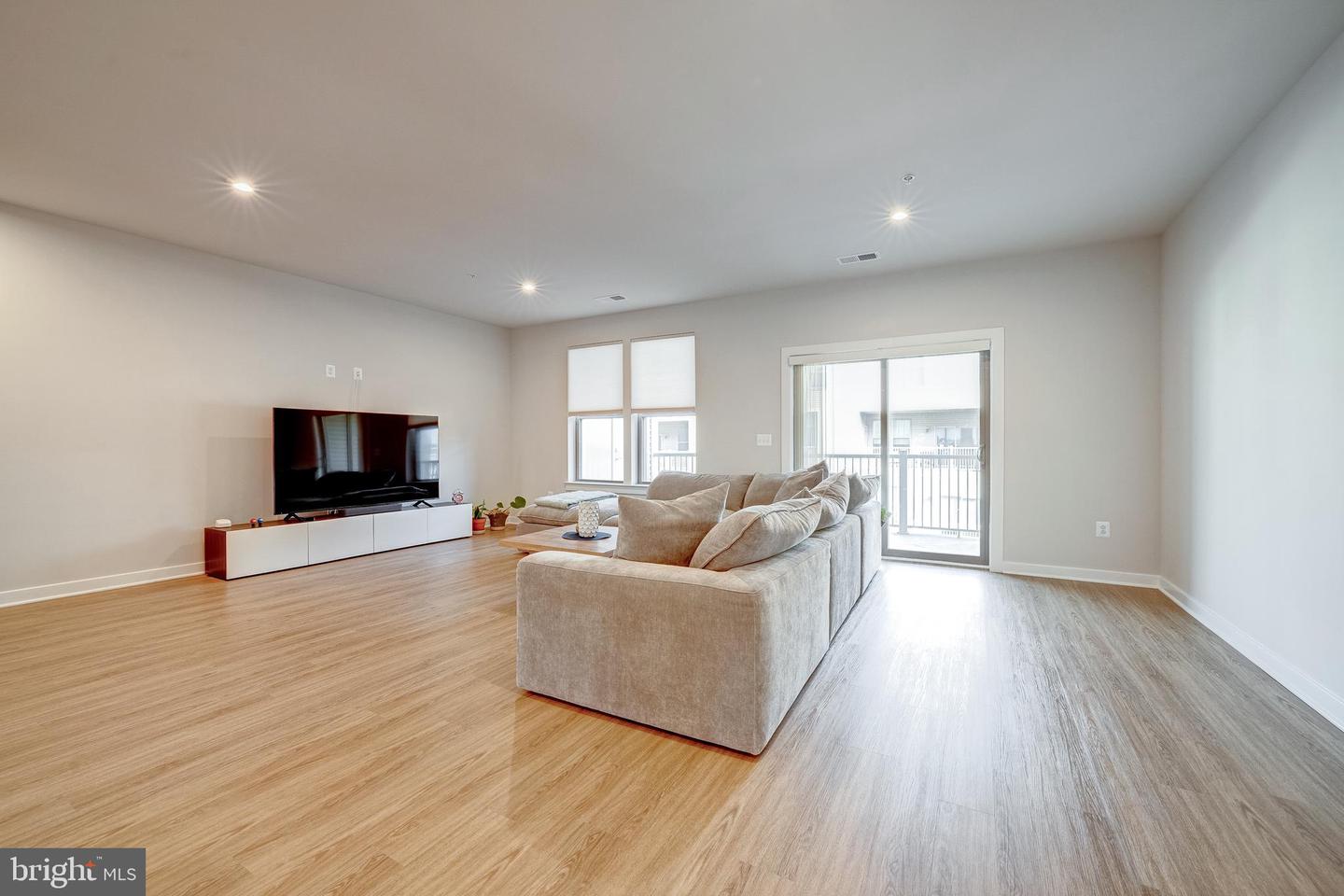 707 THOMAS LN #B, MANASSAS PARK, Virginia 20111, 3 Bedrooms Bedrooms, ,2 BathroomsBathrooms,Residential,For sale,707 THOMAS LN #B,VAMP2003344 MLS # VAMP2003344