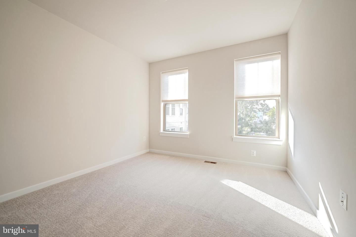 707 THOMAS LN #B, MANASSAS PARK, Virginia 20111, 3 Bedrooms Bedrooms, ,2 BathroomsBathrooms,Residential,For sale,707 THOMAS LN #B,VAMP2003344 MLS # VAMP2003344