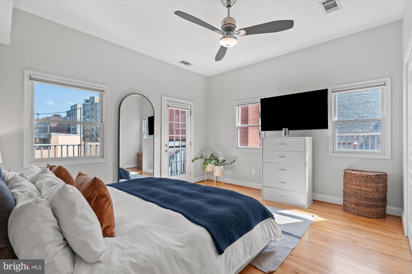1407 15TH ST NW #4, WASHINGTON, District Of Columbia 20005, 2 Bedrooms Bedrooms, ,2 BathroomsBathrooms,Residential,For sale,1407 15TH ST NW #4,DCDC2224202 MLS # DCDC2224202