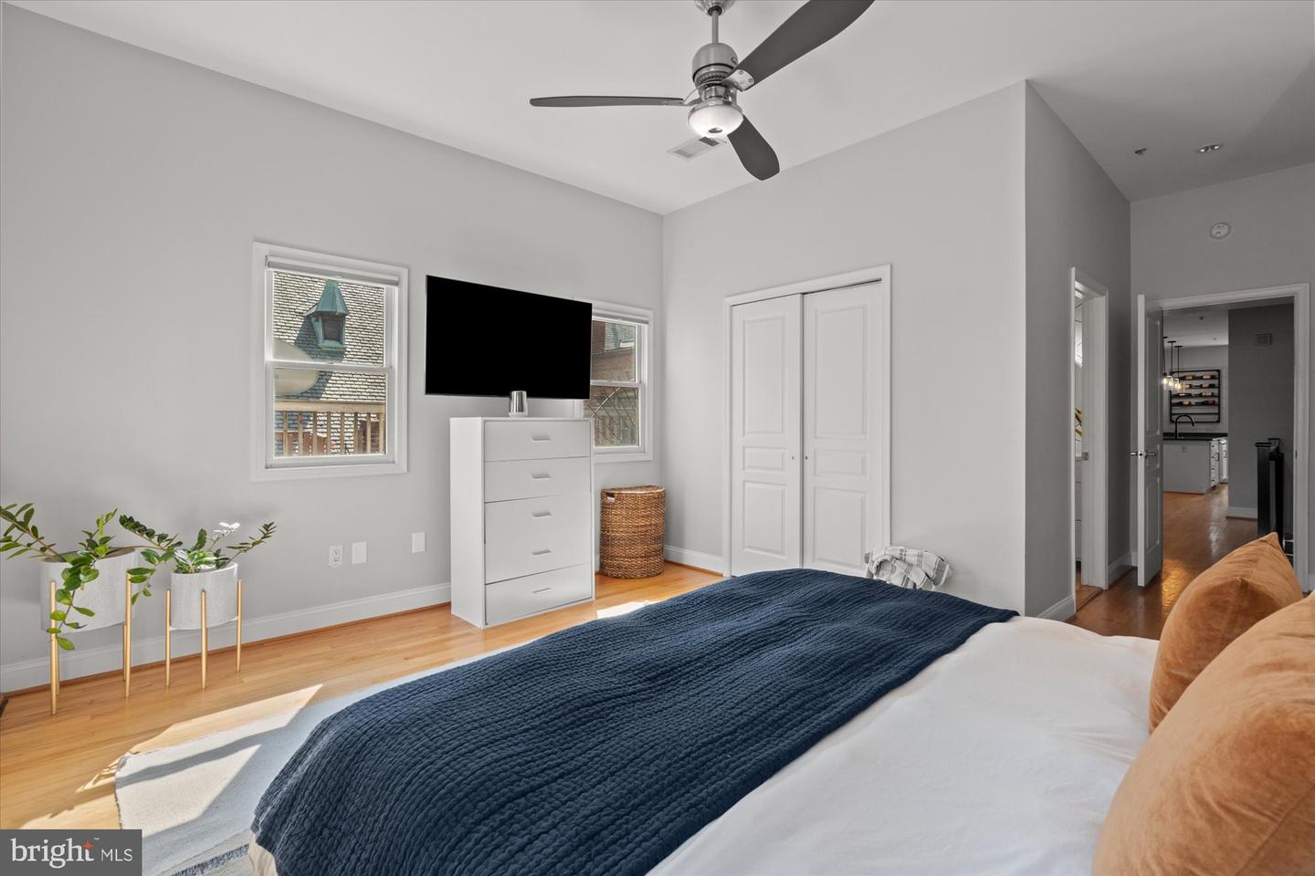 1407 15TH ST NW #4, WASHINGTON, District Of Columbia 20005, 2 Bedrooms Bedrooms, ,2 BathroomsBathrooms,Residential,For sale,1407 15TH ST NW #4,DCDC2224202 MLS # DCDC2224202