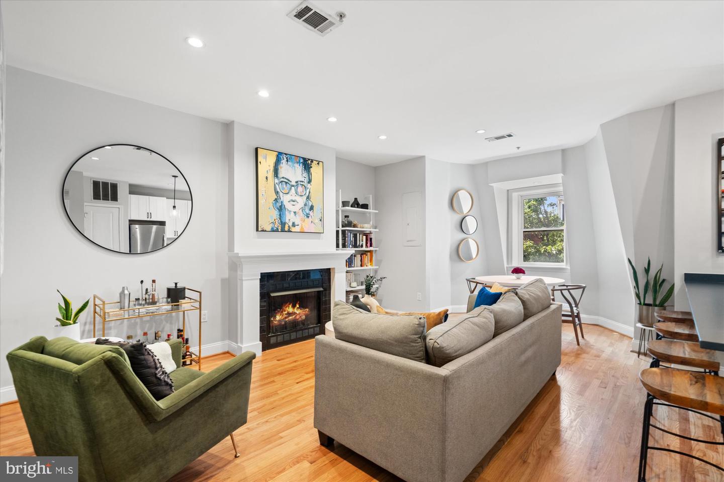 1407 15TH ST NW #4, WASHINGTON, District Of Columbia 20005, 2 Bedrooms Bedrooms, ,2 BathroomsBathrooms,Residential,For sale,1407 15TH ST NW #4,DCDC2224202 MLS # DCDC2224202