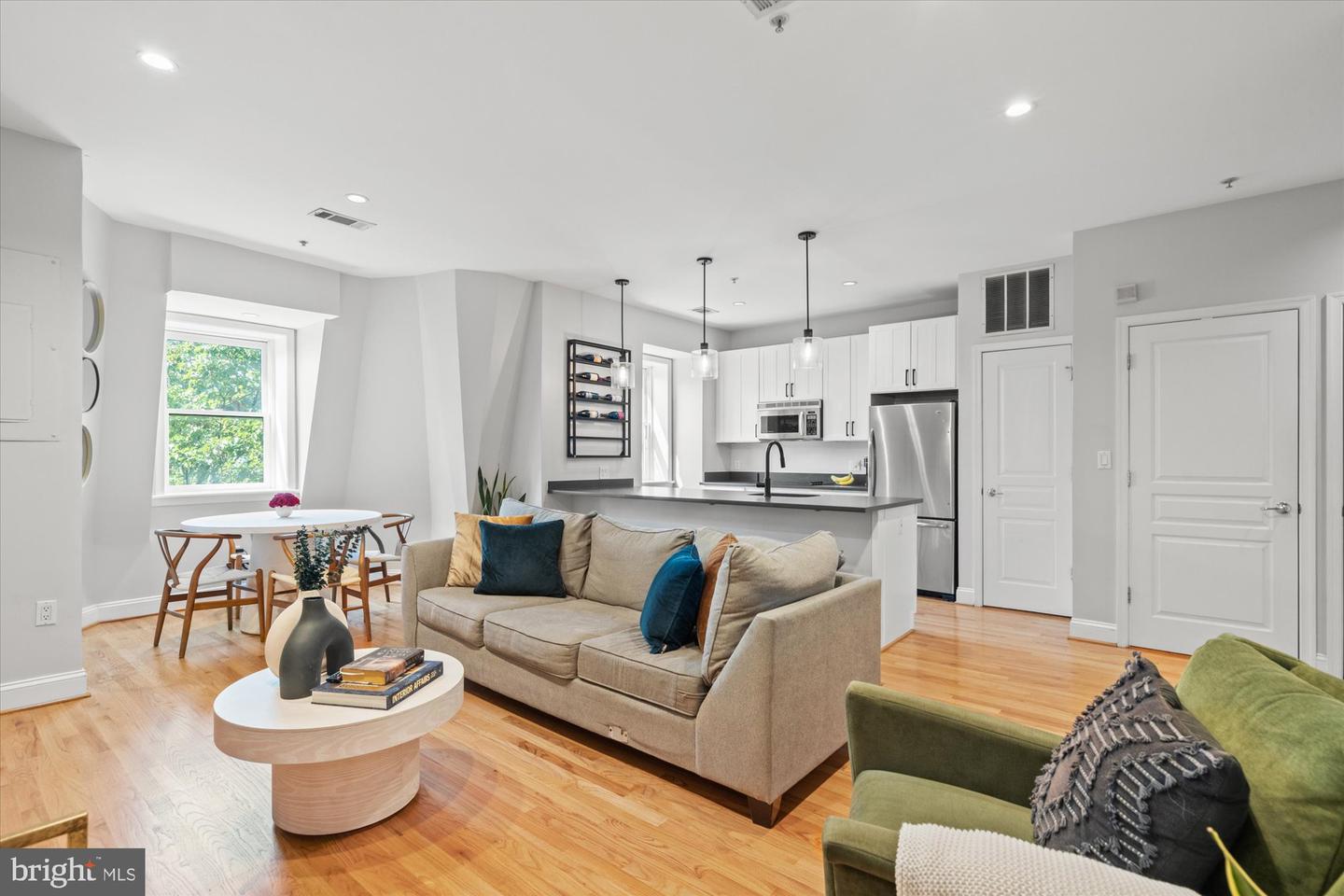 1407 15TH ST NW #4, WASHINGTON, District Of Columbia 20005, 2 Bedrooms Bedrooms, ,2 BathroomsBathrooms,Residential,For sale,1407 15TH ST NW #4,DCDC2224202 MLS # DCDC2224202