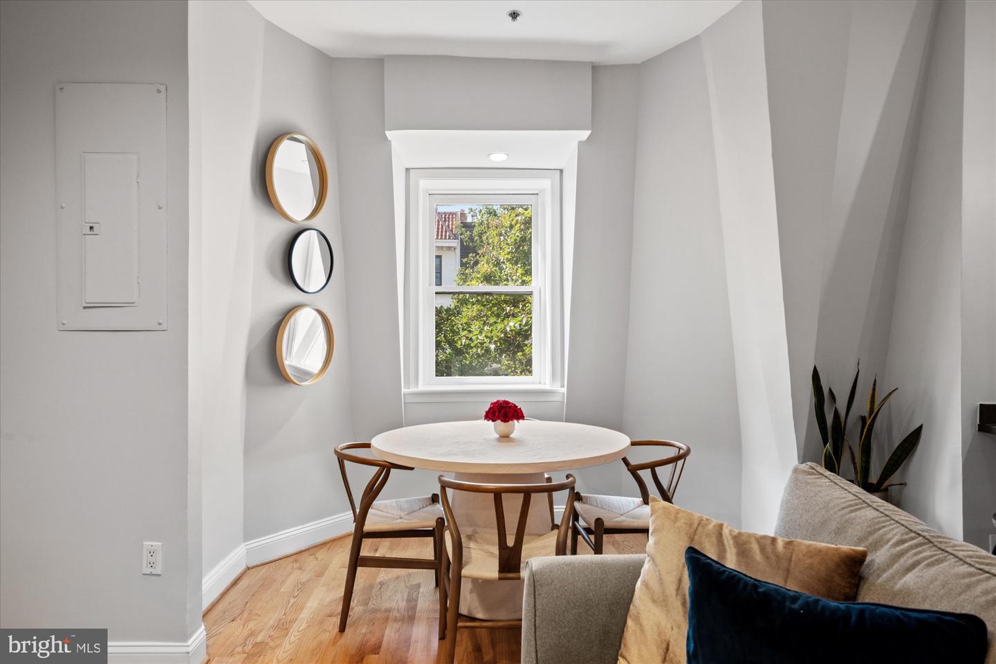 1407 15TH ST NW #4, WASHINGTON, District Of Columbia 20005, 2 Bedrooms Bedrooms, ,2 BathroomsBathrooms,Residential,For sale,1407 15TH ST NW #4,DCDC2224202 MLS # DCDC2224202