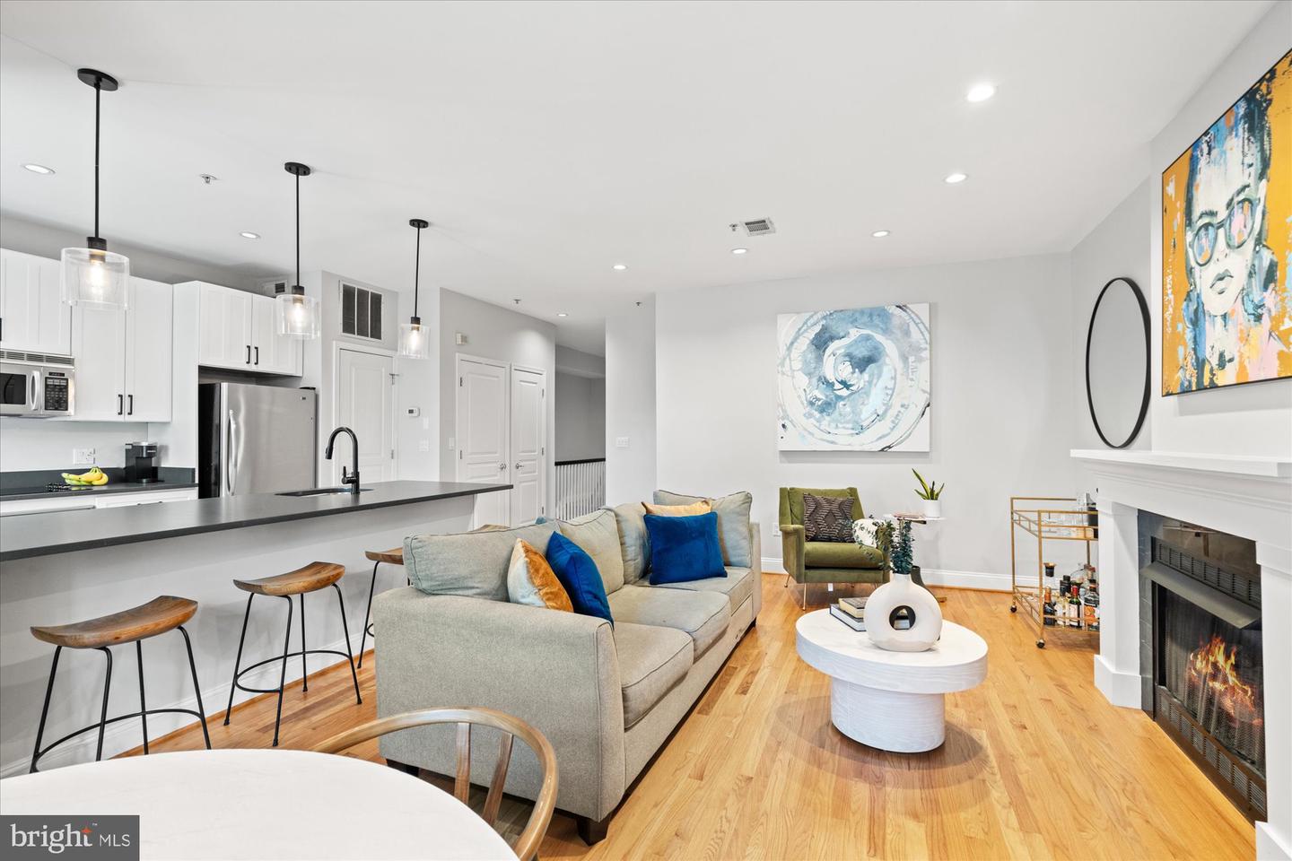 1407 15TH ST NW #4, WASHINGTON, District Of Columbia 20005, 2 Bedrooms Bedrooms, ,2 BathroomsBathrooms,Residential,For sale,1407 15TH ST NW #4,DCDC2224202 MLS # DCDC2224202