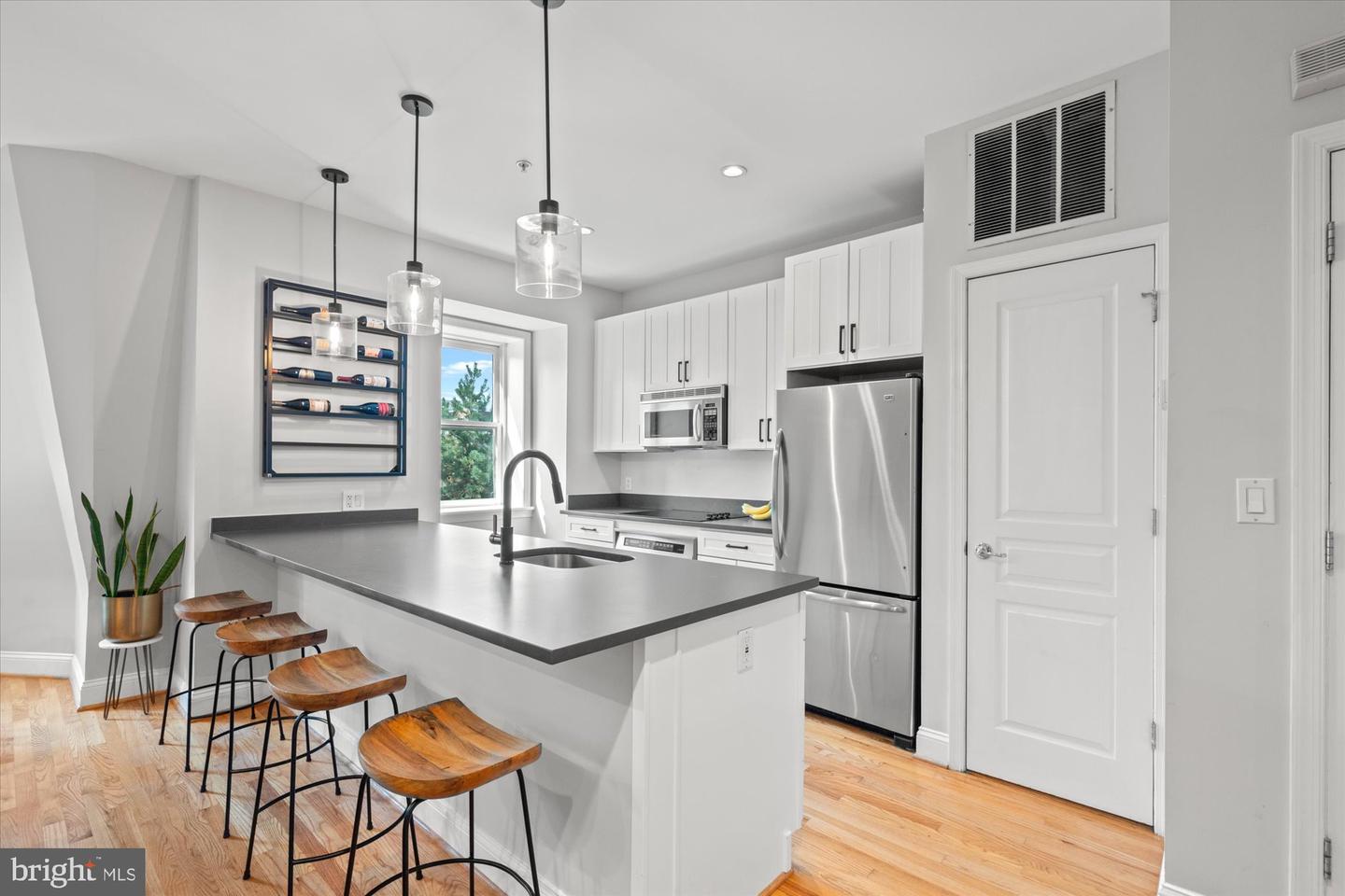 1407 15TH ST NW #4, WASHINGTON, District Of Columbia 20005, 2 Bedrooms Bedrooms, ,2 BathroomsBathrooms,Residential,For sale,1407 15TH ST NW #4,DCDC2224202 MLS # DCDC2224202